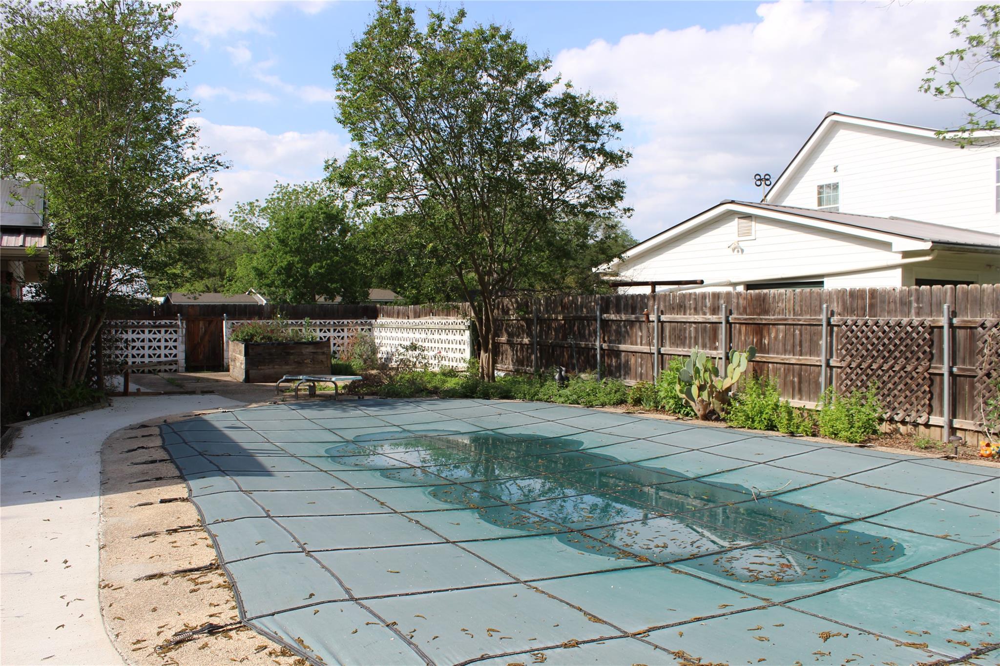 1010 W Live Oak St #b Property Photo 2