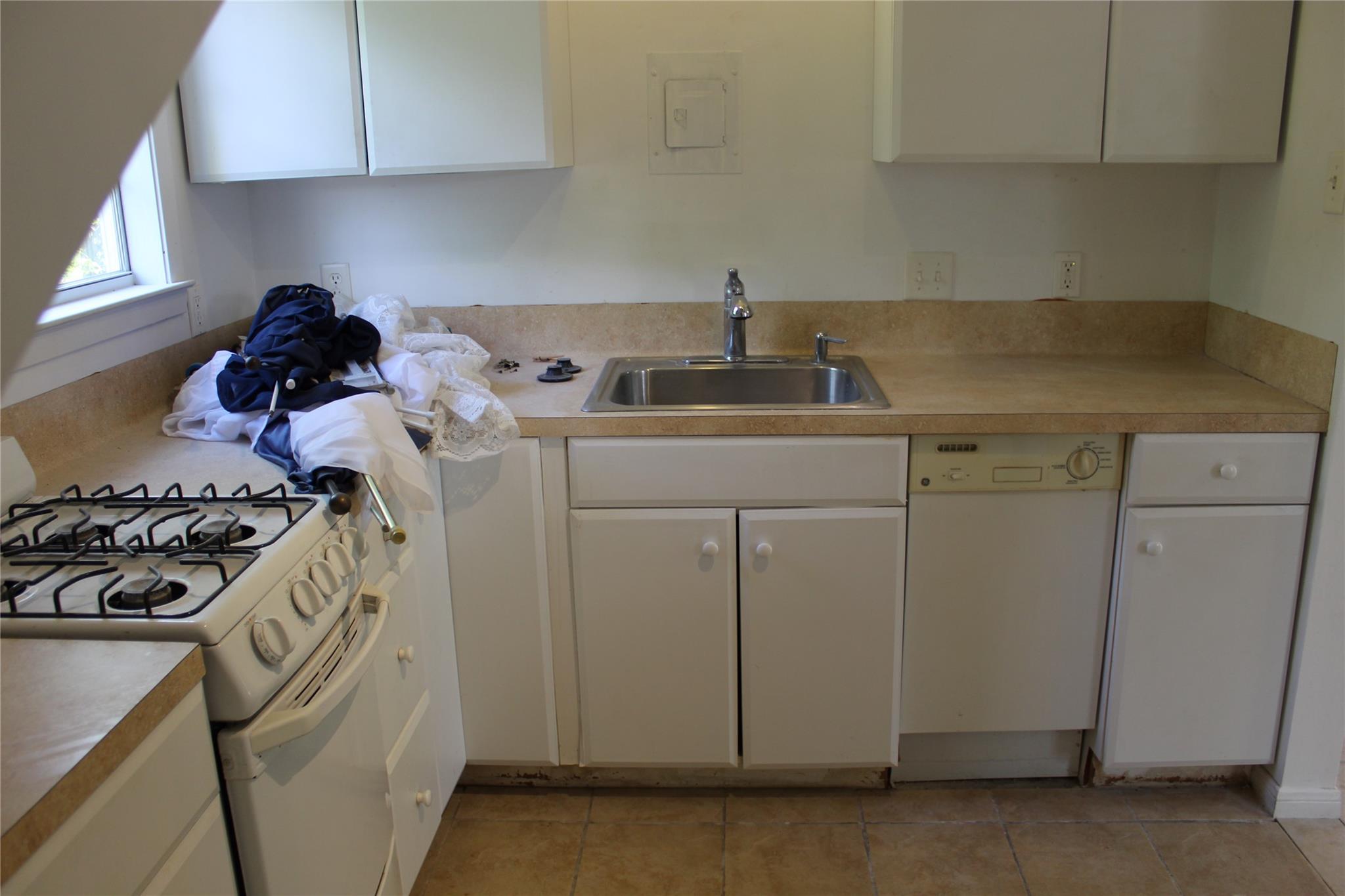 1010 W Live Oak St #b Property Photo 5