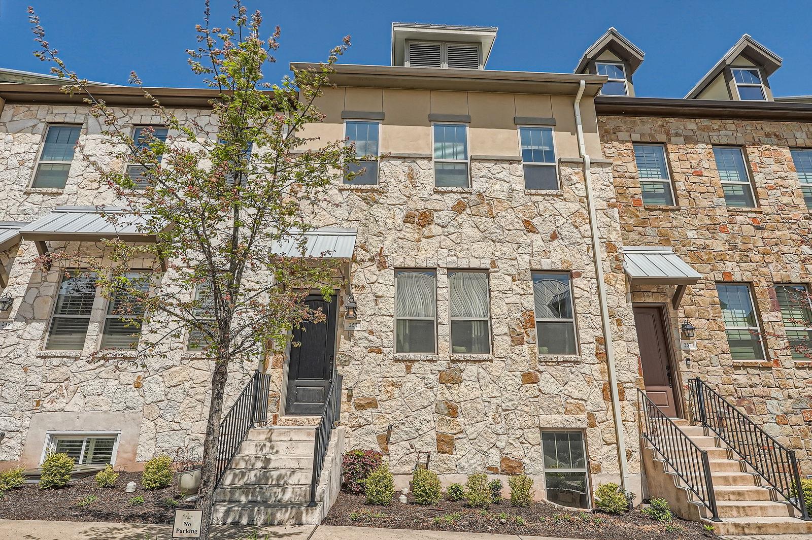 253 Adams St Property Photo
