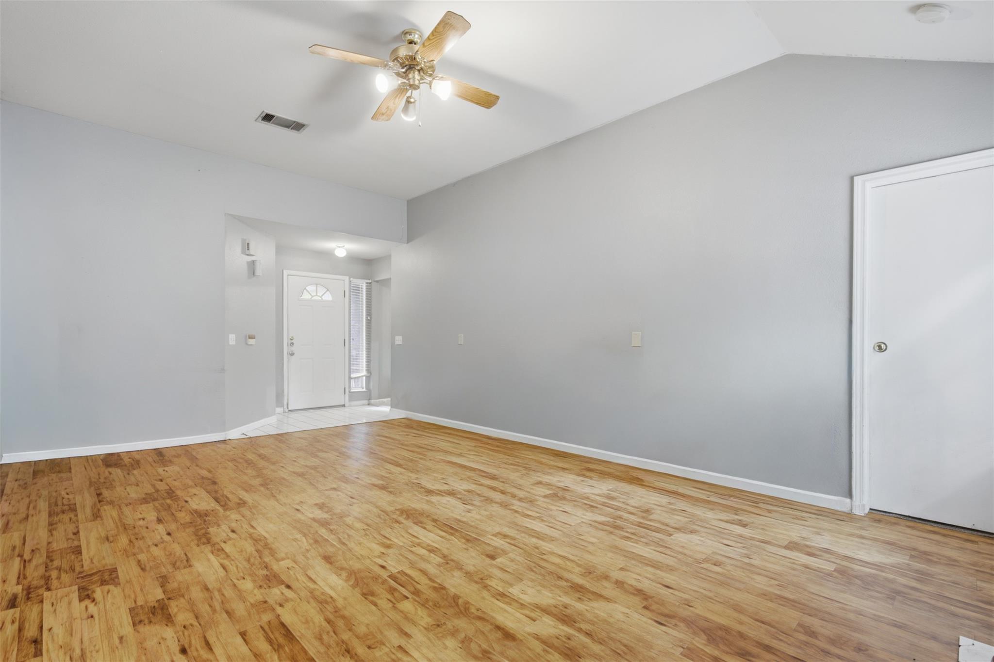 218 Juniper St Property Photo 8