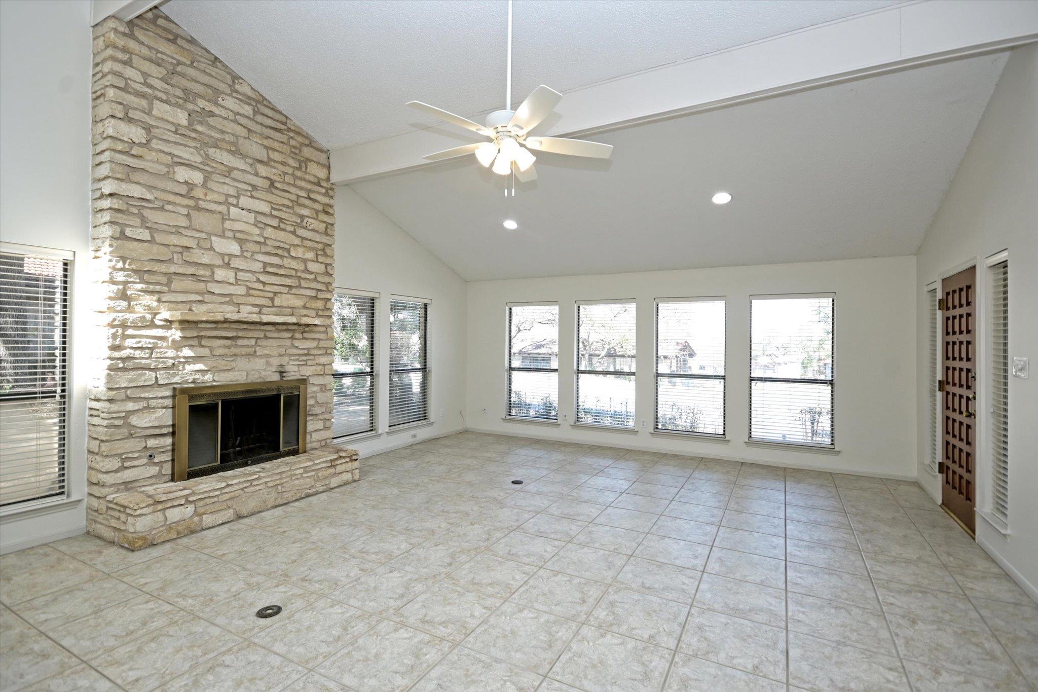 105 Crescent Blf Property Photo 5