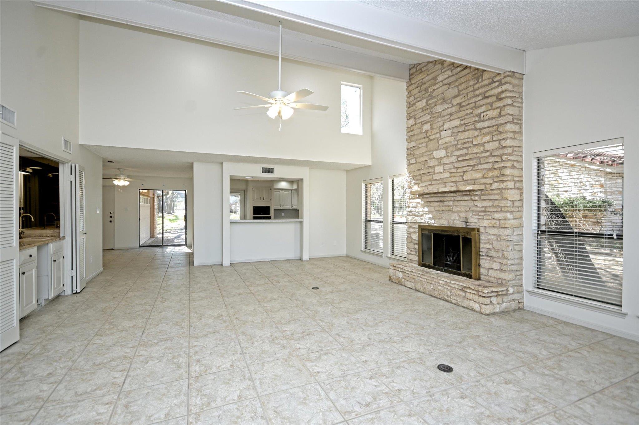 105 Crescent Blf Property Photo 6
