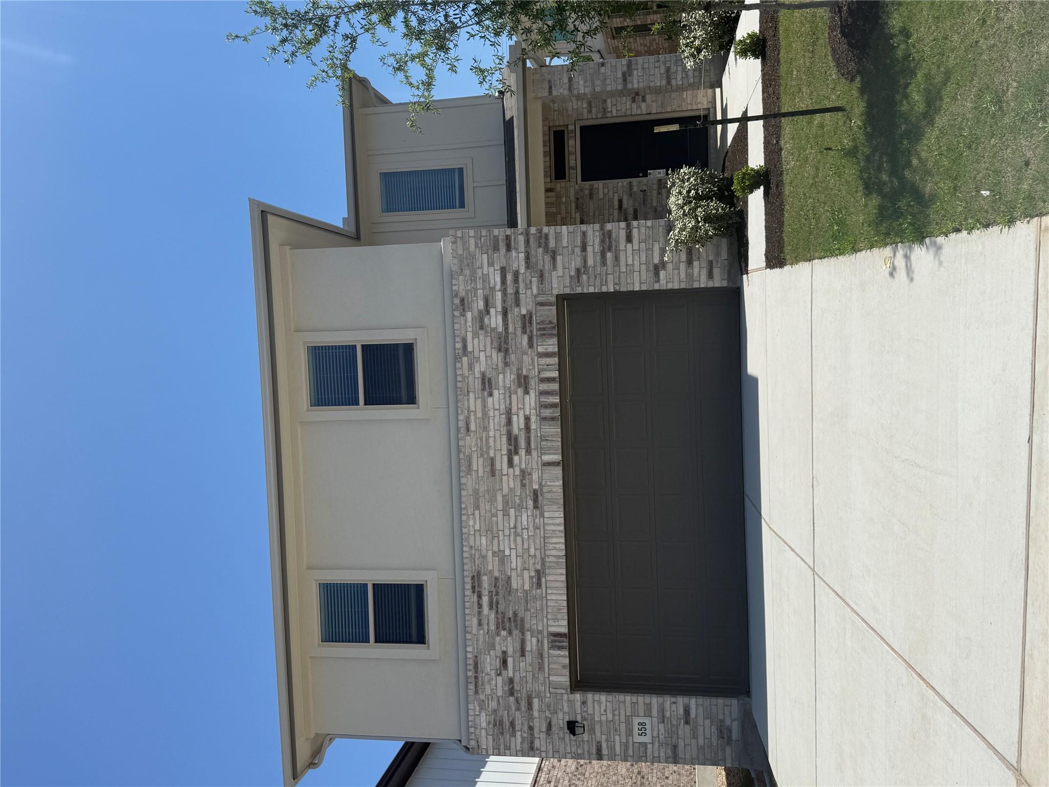 558 Backstays Loop Property Photo 1