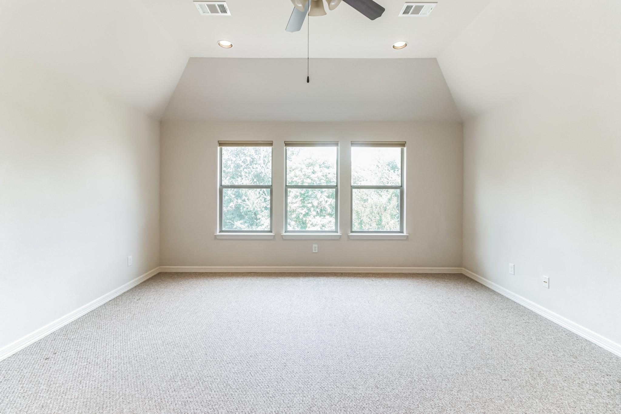 208 Angus Dr Property Photo 16