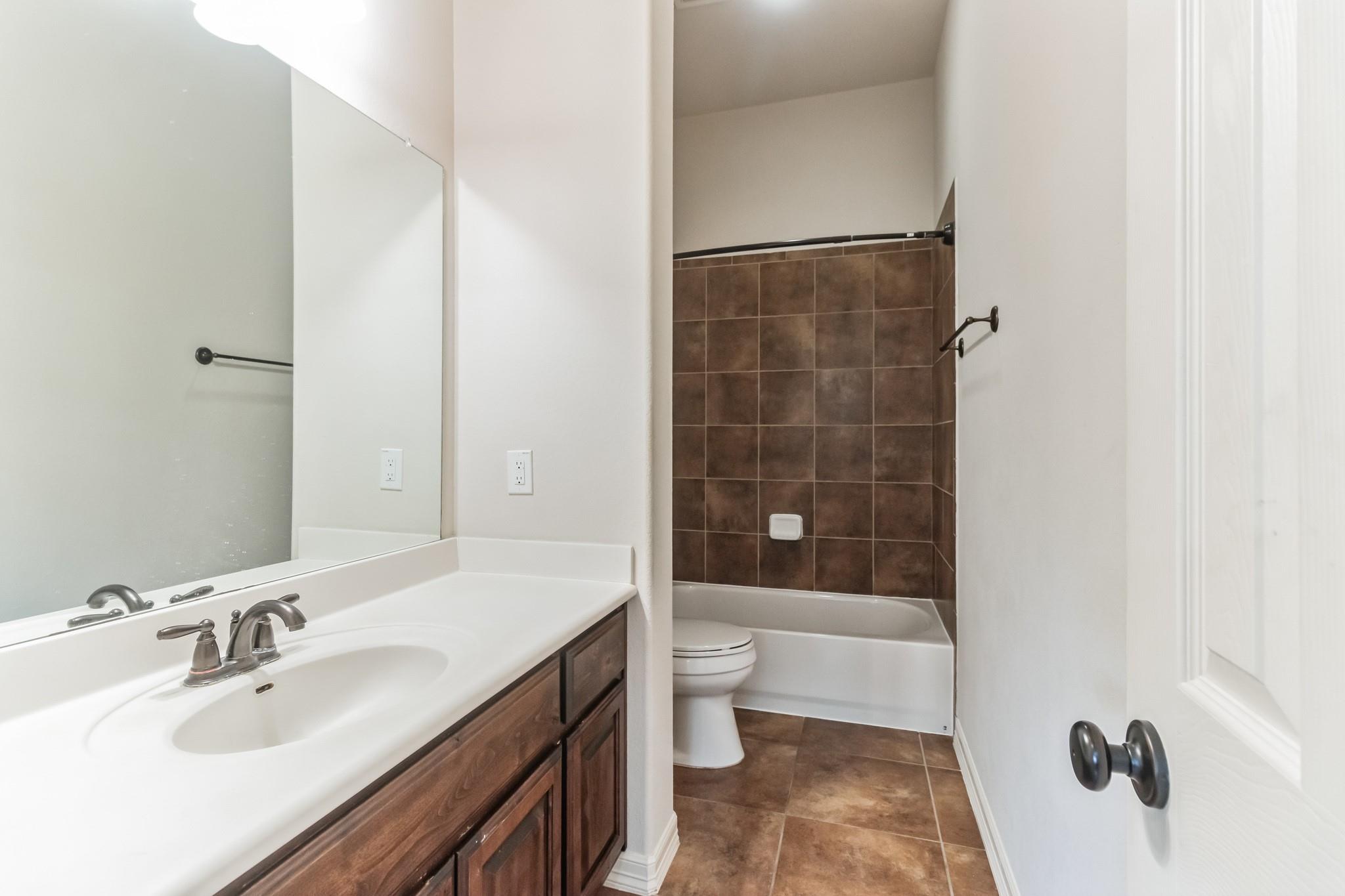 208 Angus Dr Property Photo 22