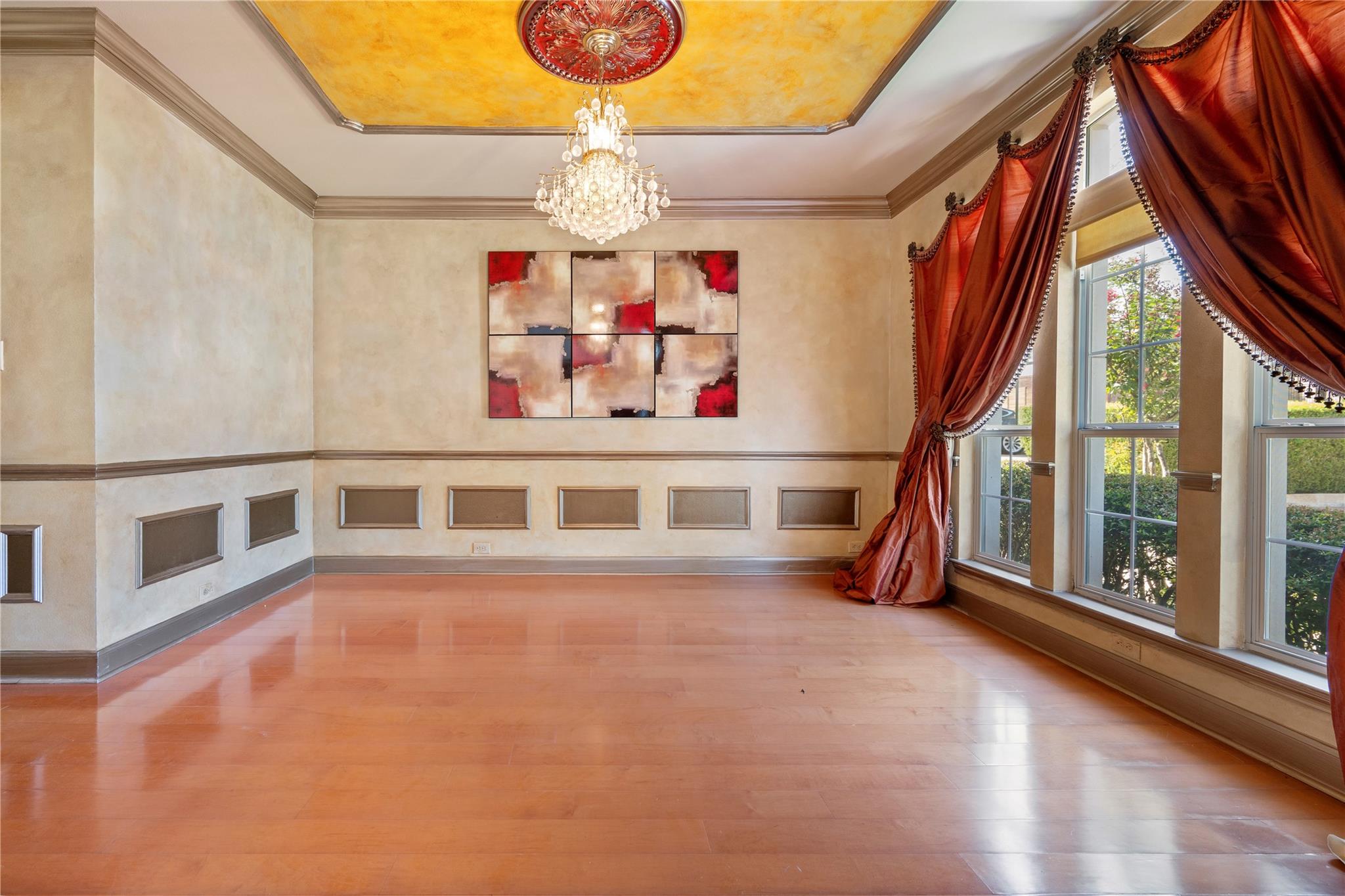 10025 Dianella Ln Property Photo 5