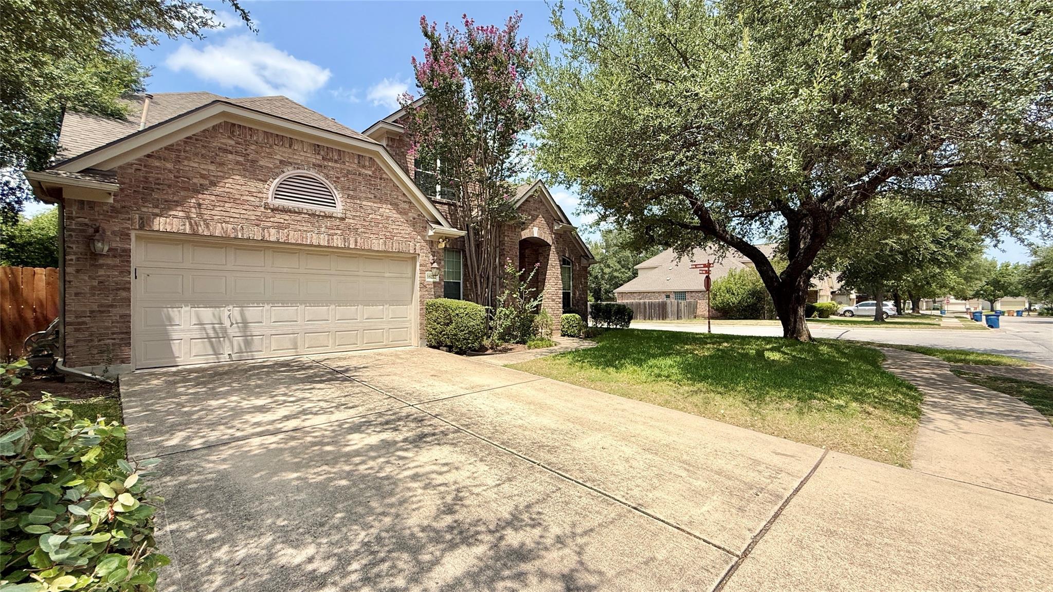 16212 Double Eagle Dr Property Photo 2