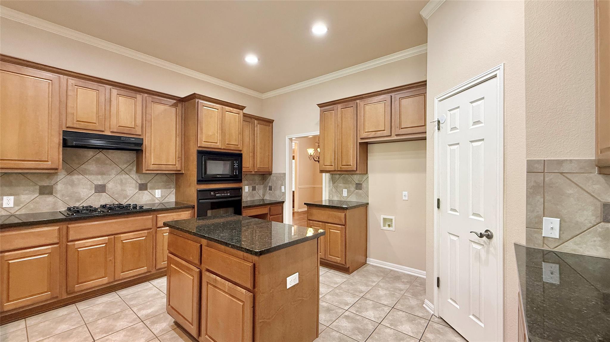 16212 Double Eagle Dr Property Photo 9