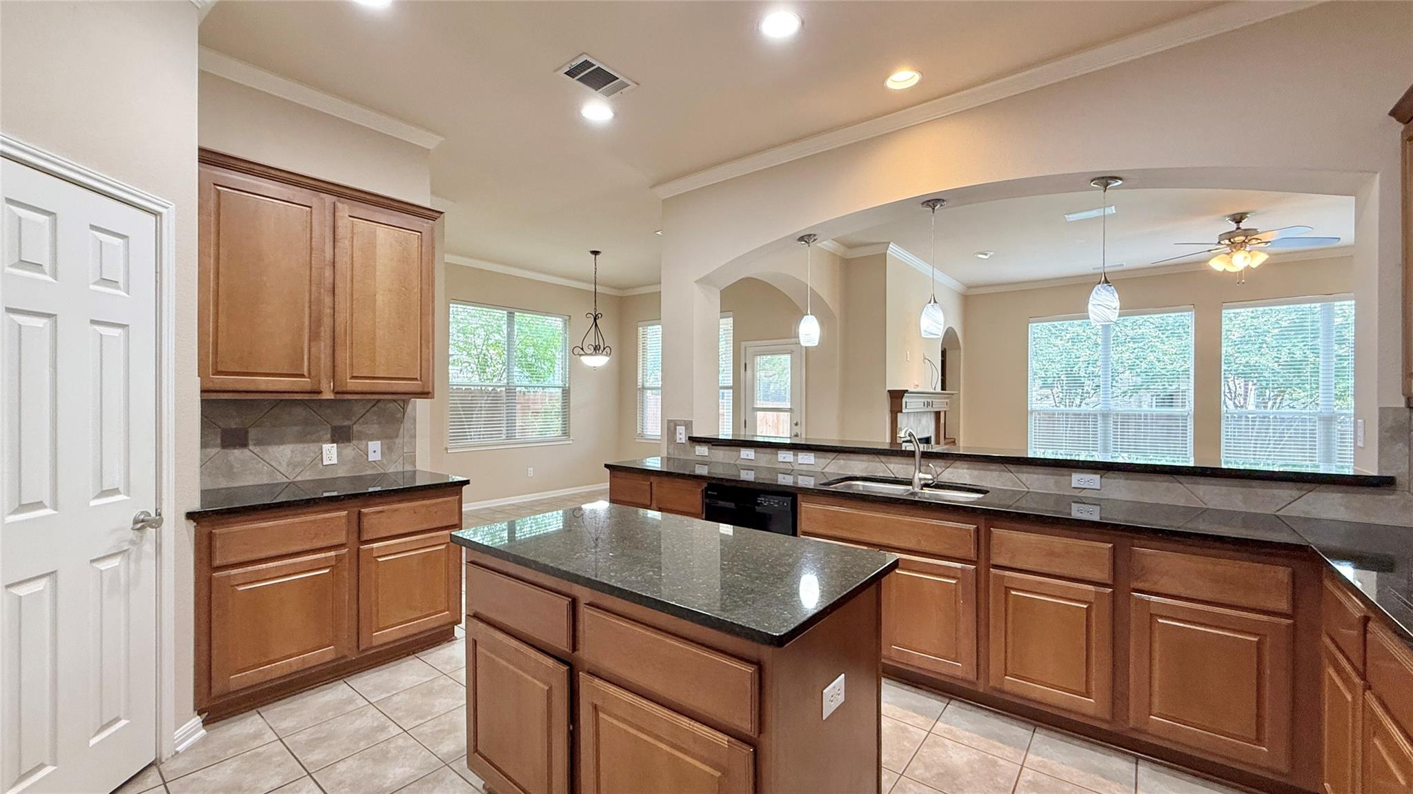 16212 Double Eagle Dr Property Photo 10
