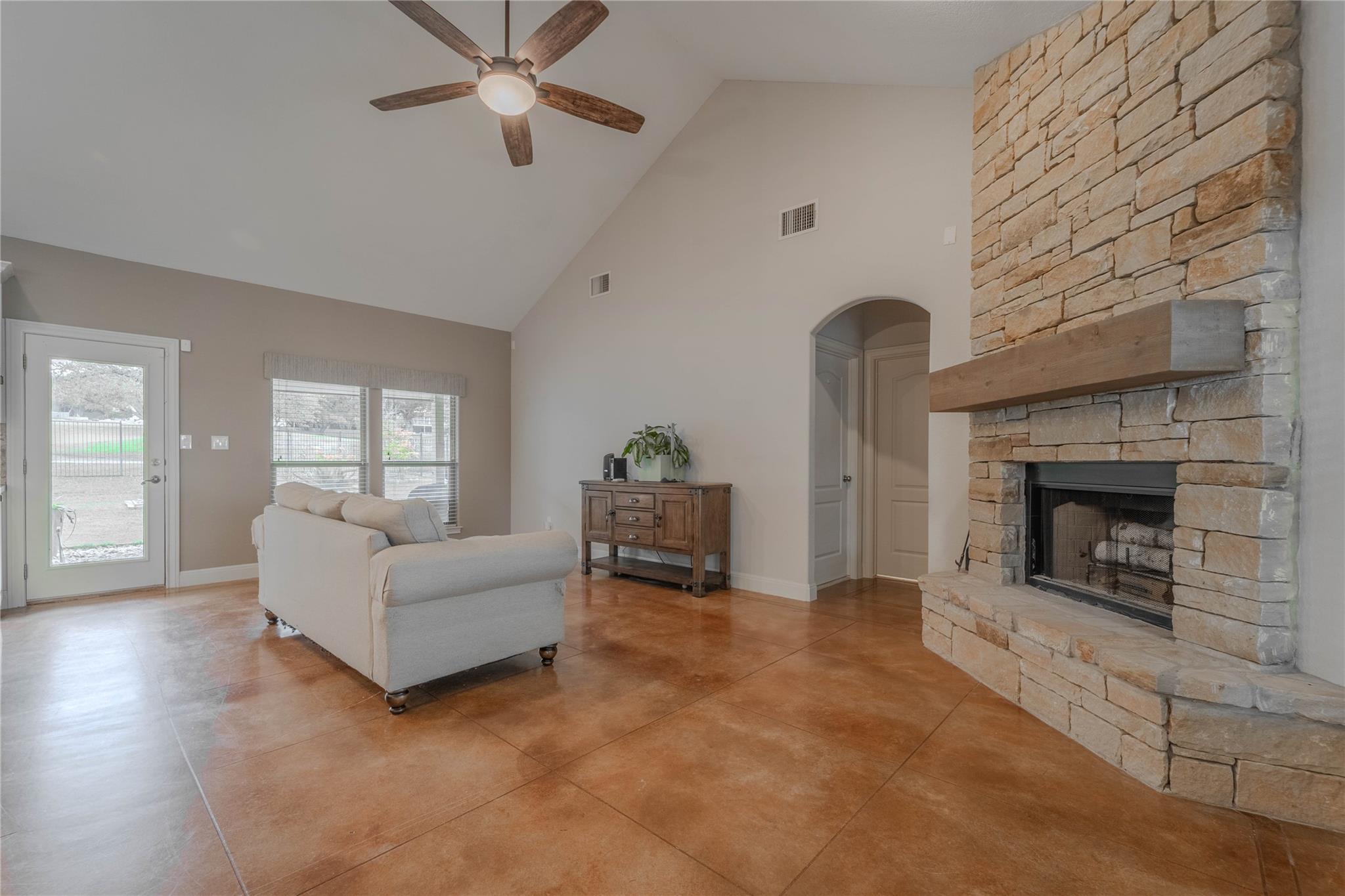19013 Venture Dr Property Photo 2