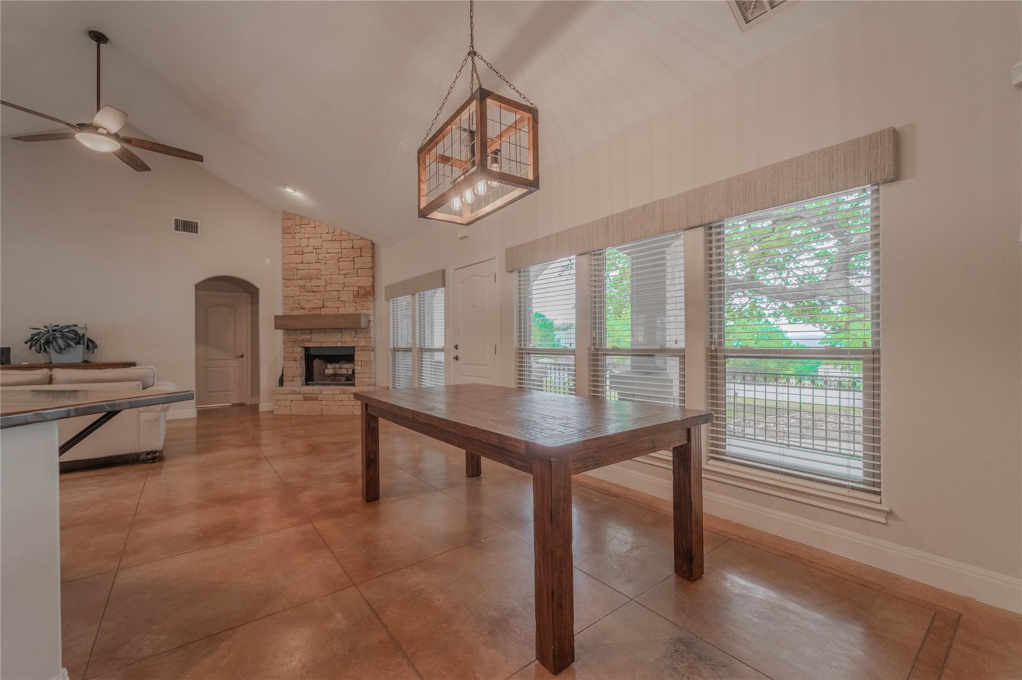 19013 Venture Dr Property Photo 4