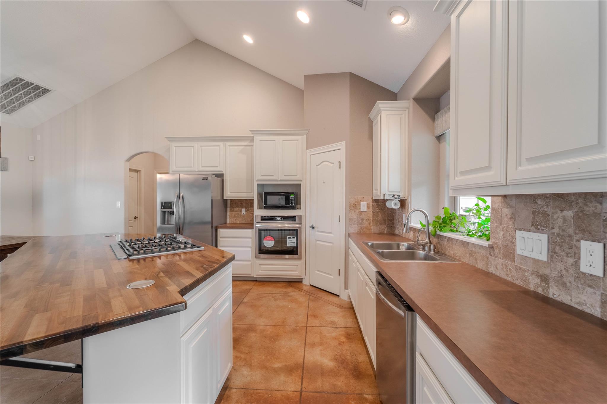 19013 Venture Dr Property Photo 7