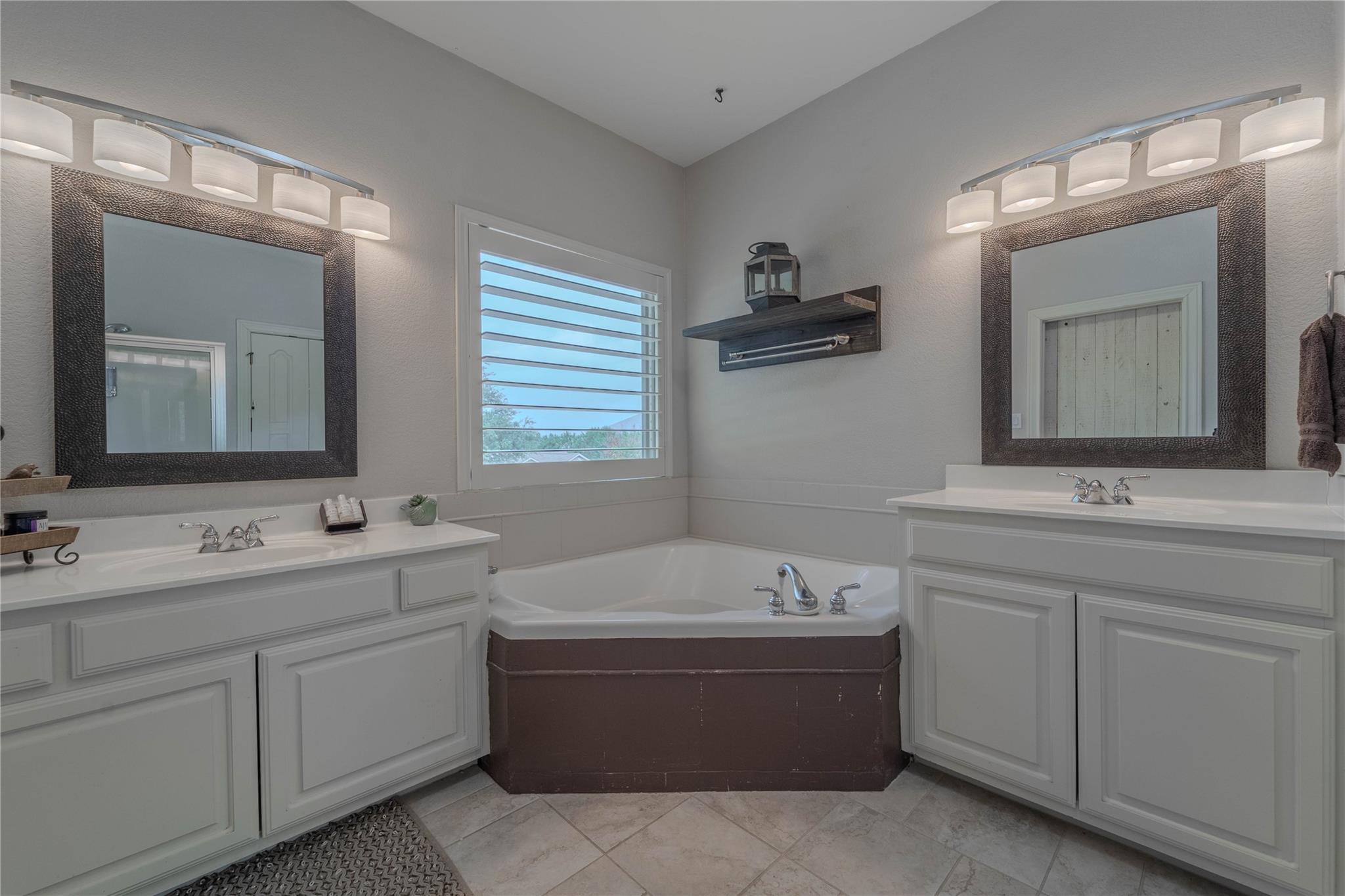 19013 Venture Dr Property Photo 10