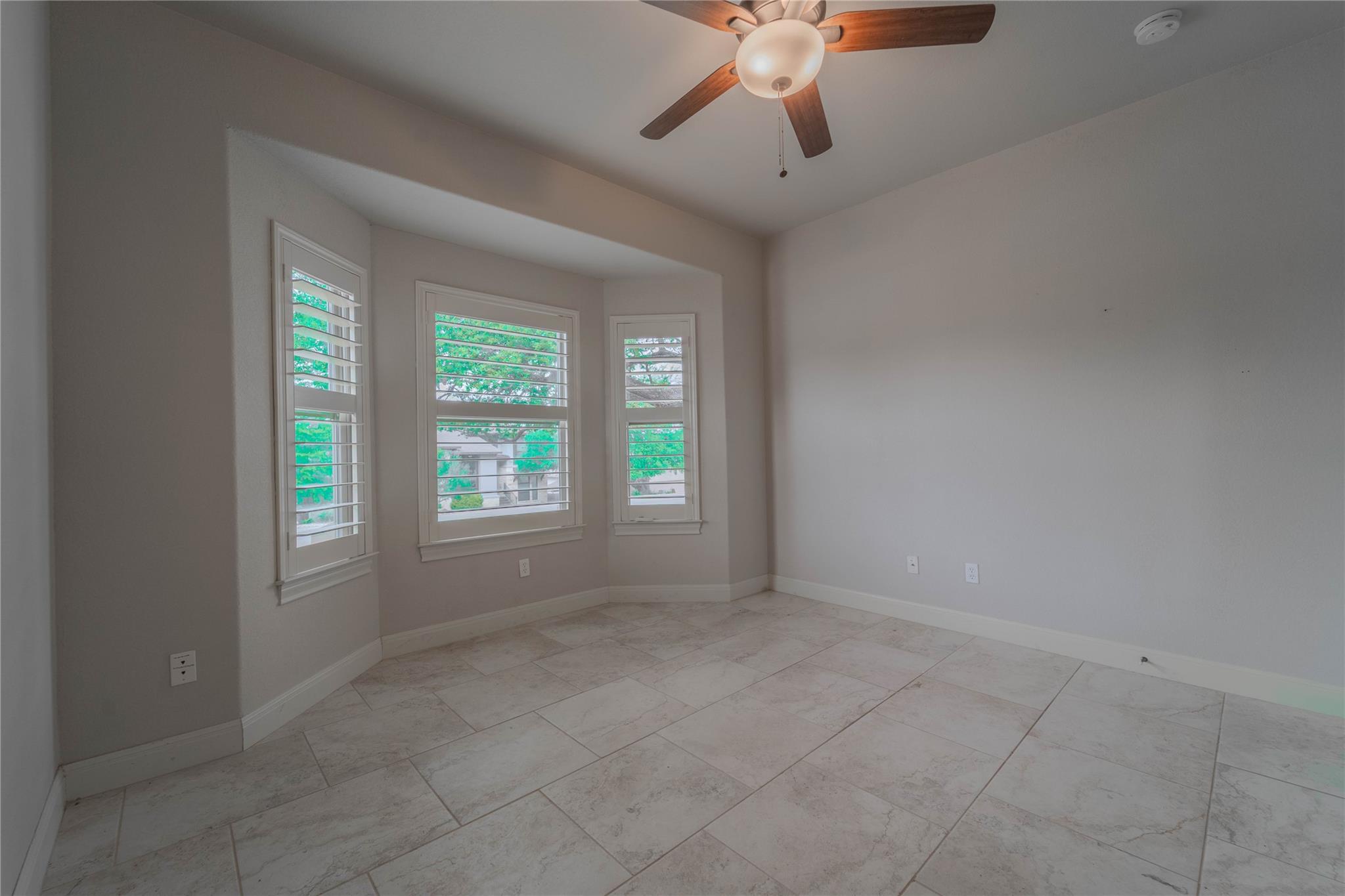19013 Venture Dr Property Photo 12