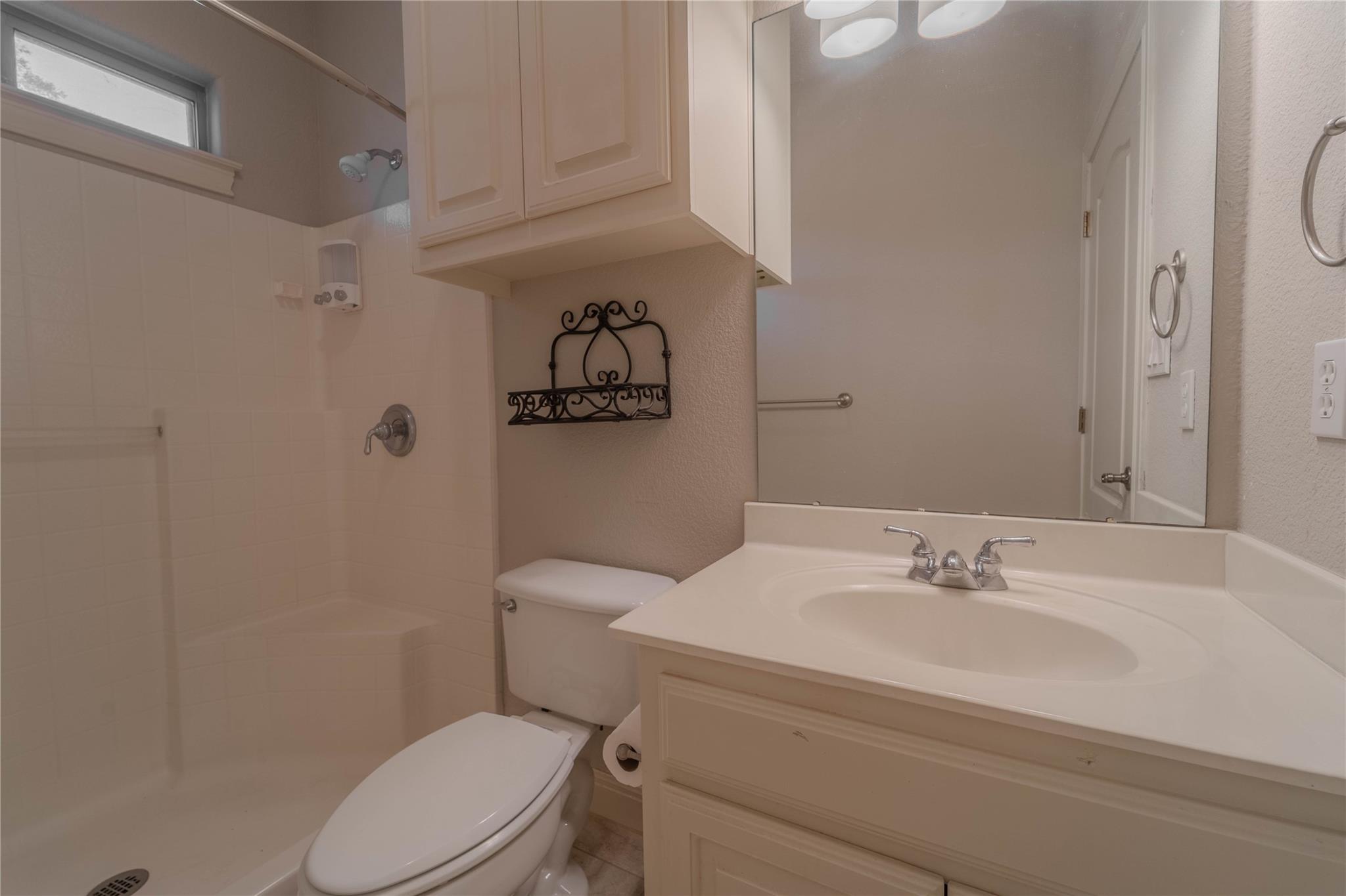 19013 Venture Dr Property Photo 14