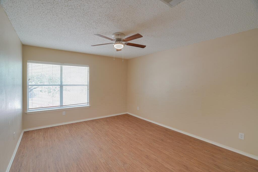 1900 Carriage Club Dr Property Photo 14