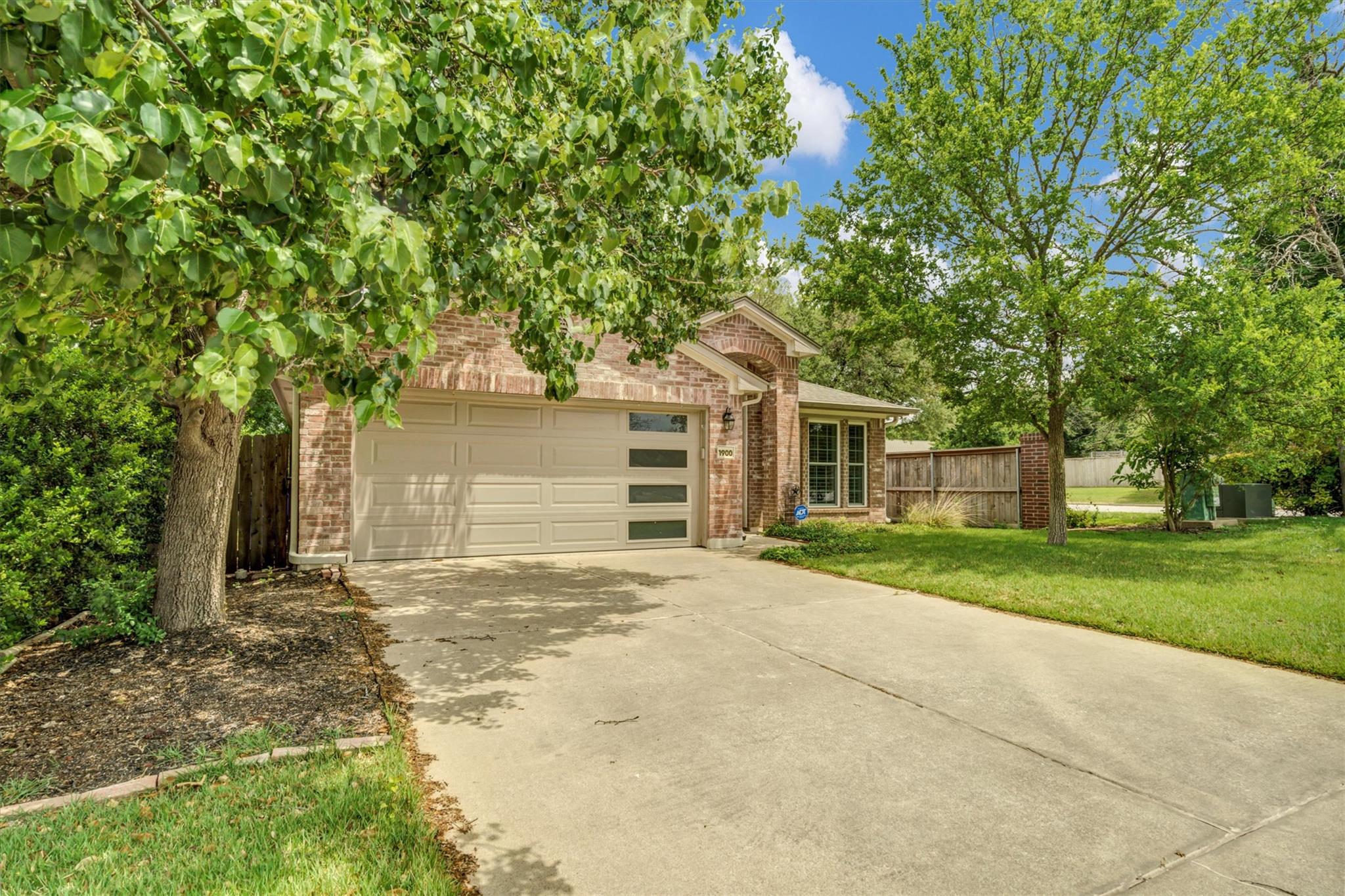 1900 Avante Dr Property Photo 3