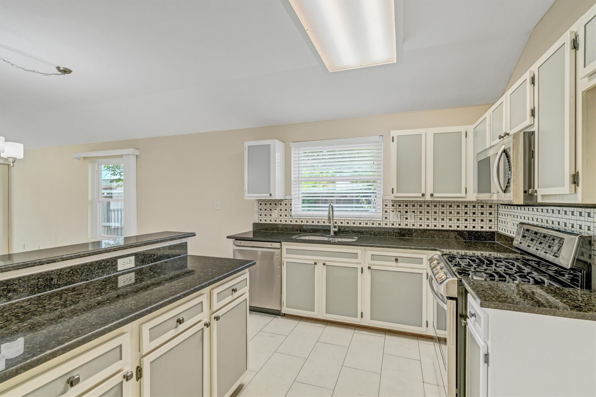 1900 Avante Dr Property Photo 4