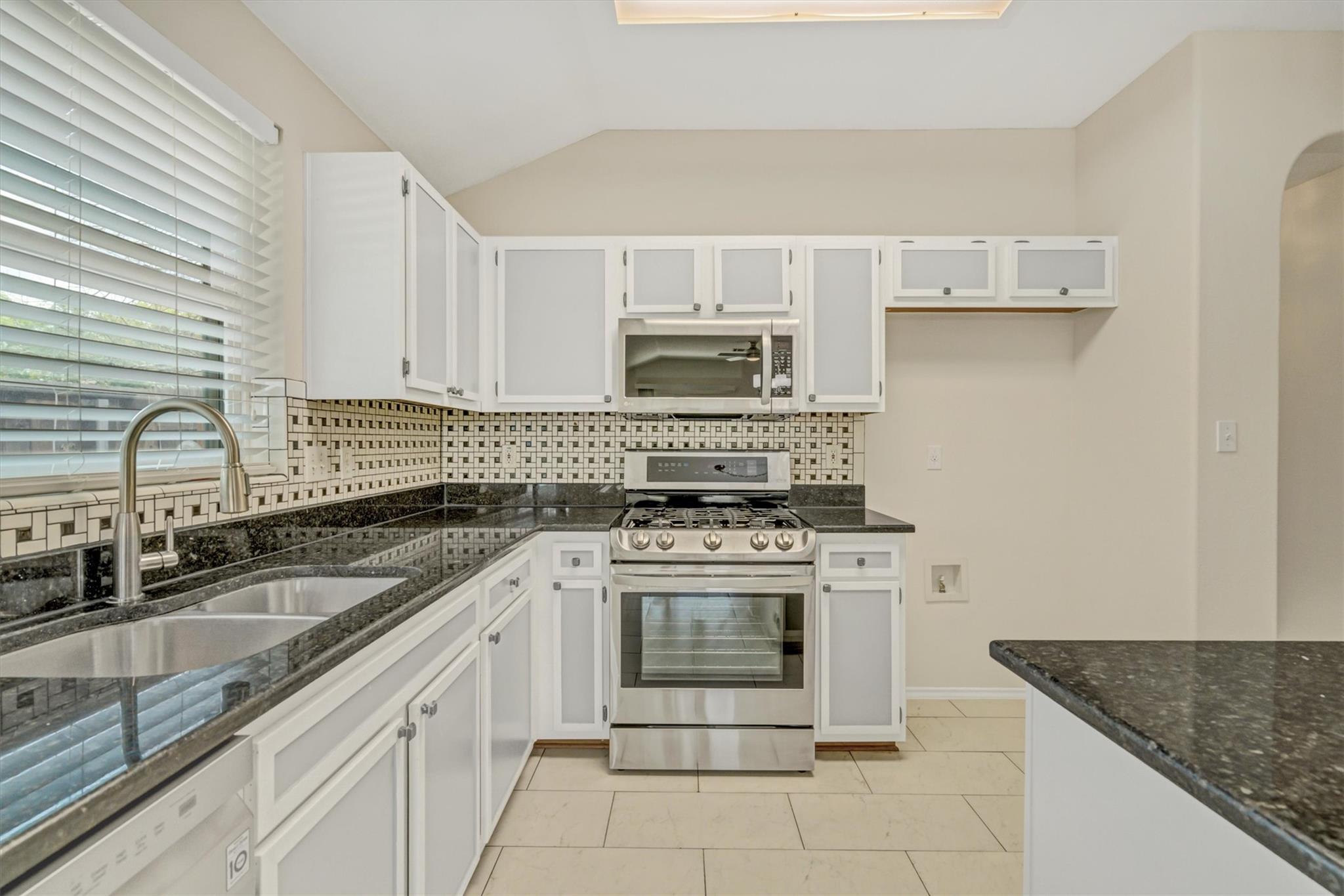 1900 Avante Dr Property Photo 5