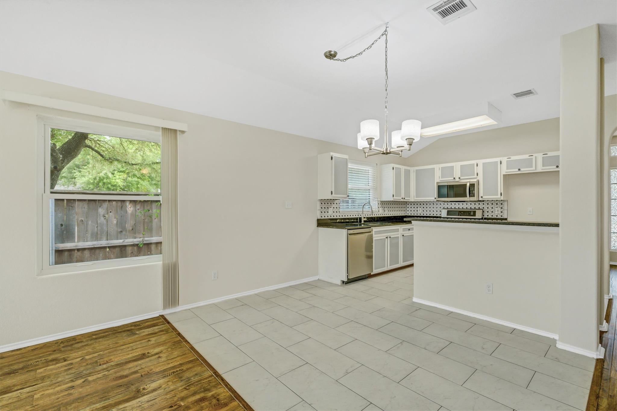 1900 Avante Dr Property Photo 6