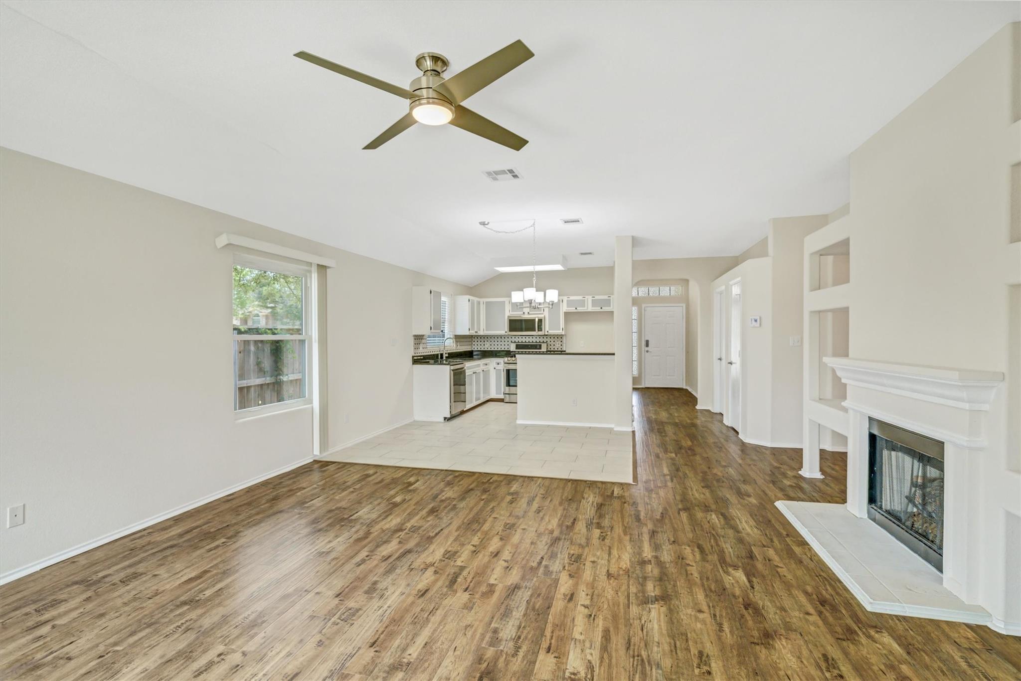 1900 Avante Dr Property Photo 8