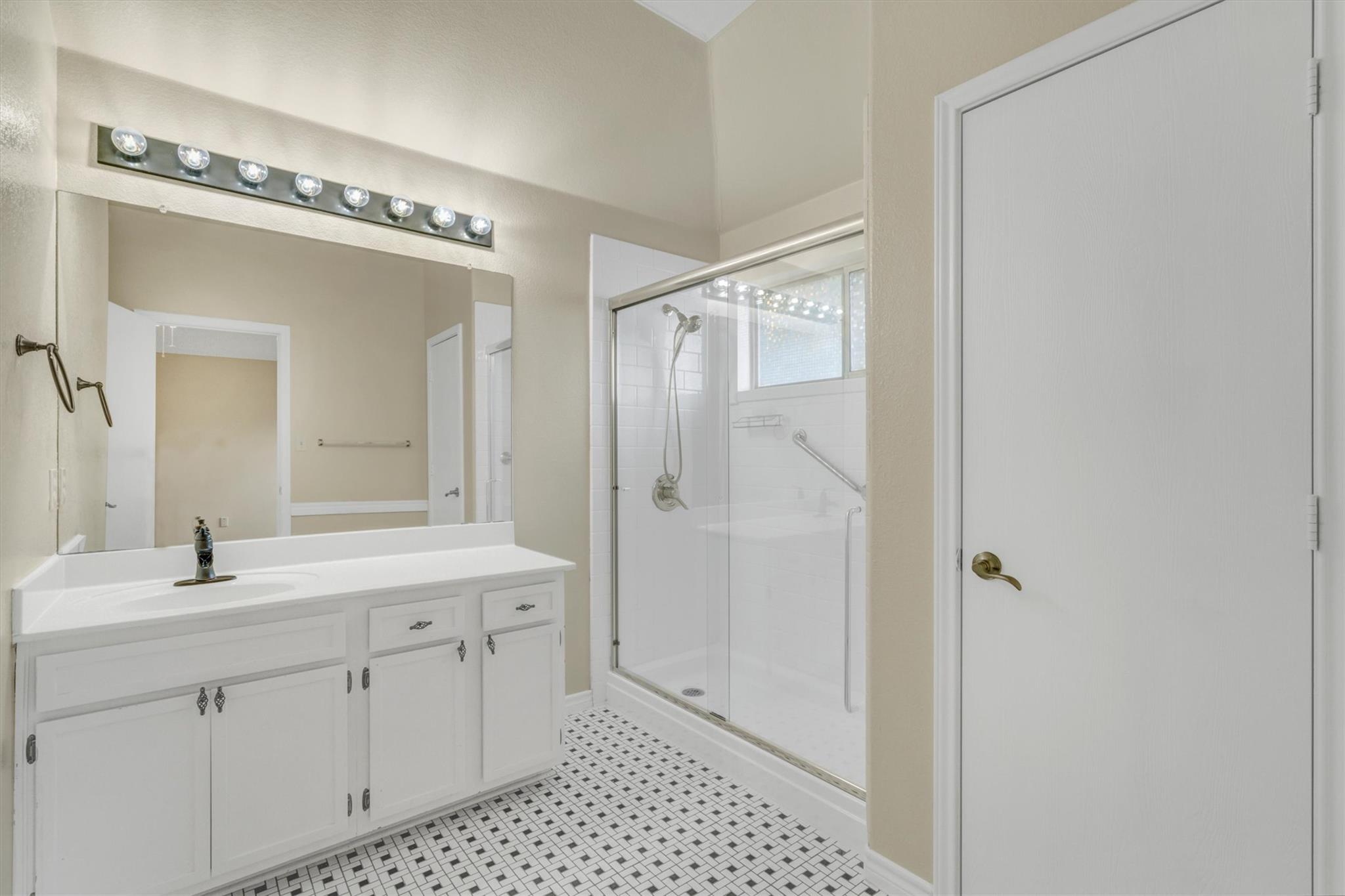1900 Avante Dr Property Photo 14