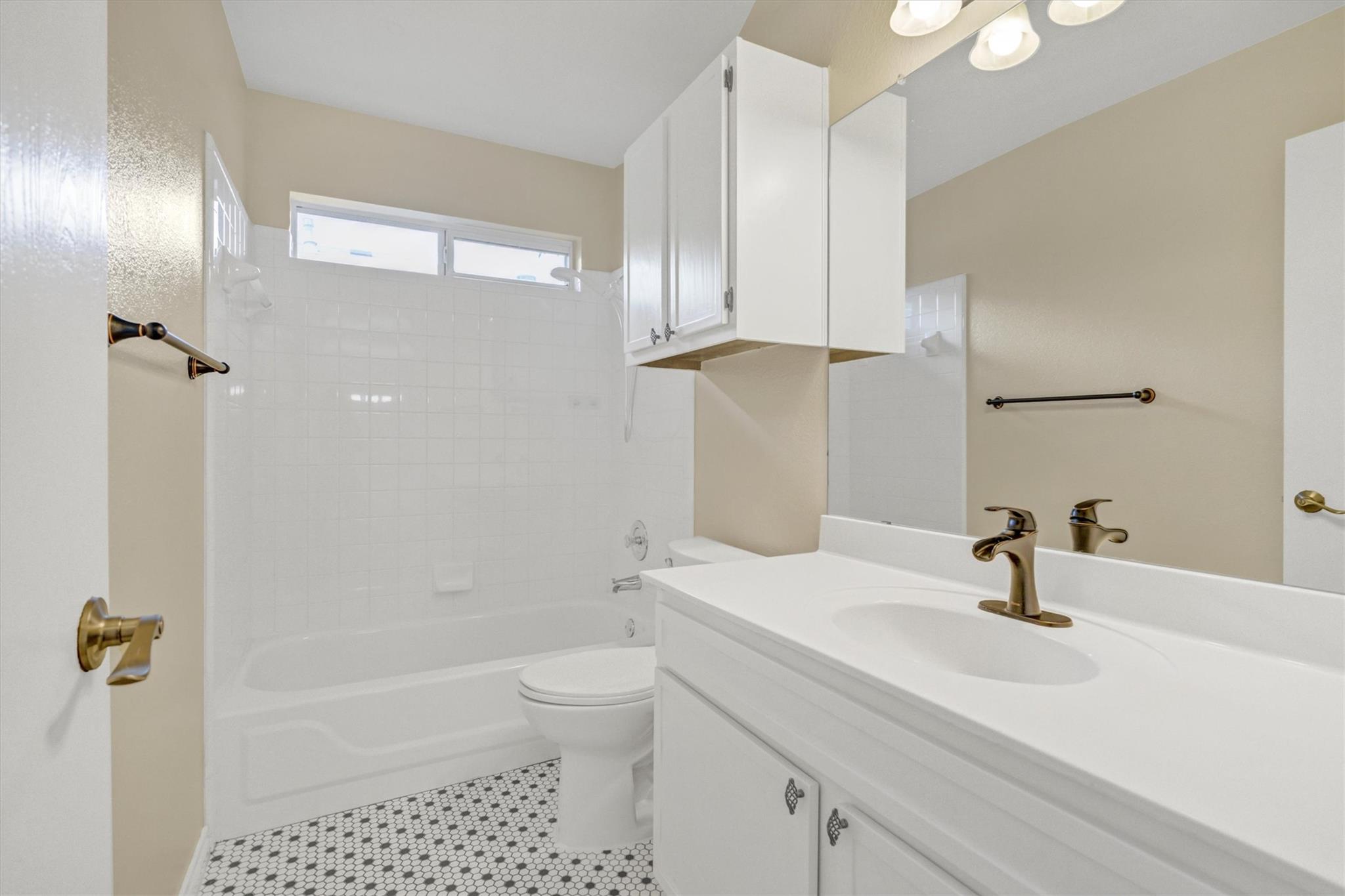 1900 Avante Dr Property Photo 15
