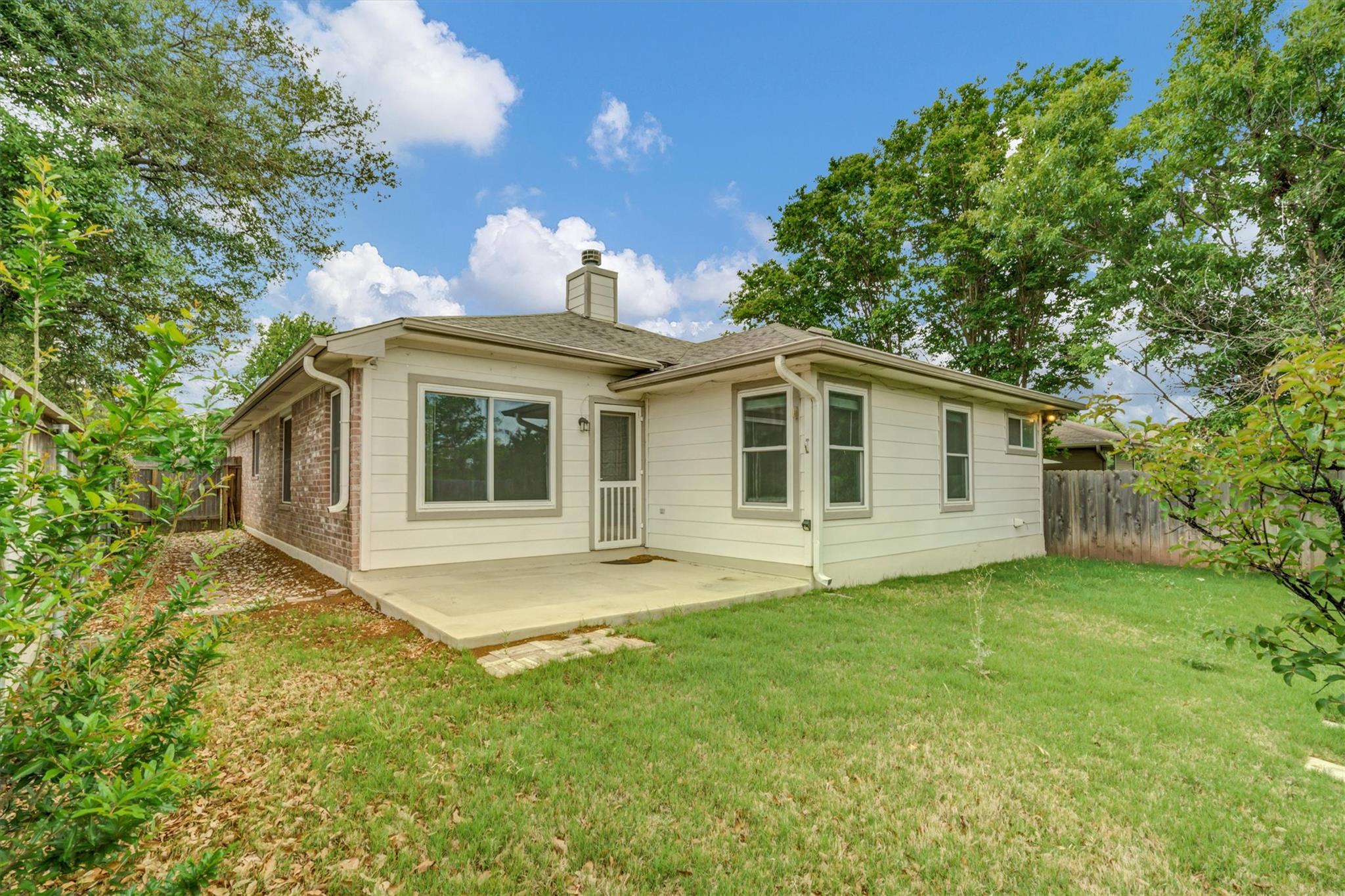 1900 Avante Dr Property Photo 16