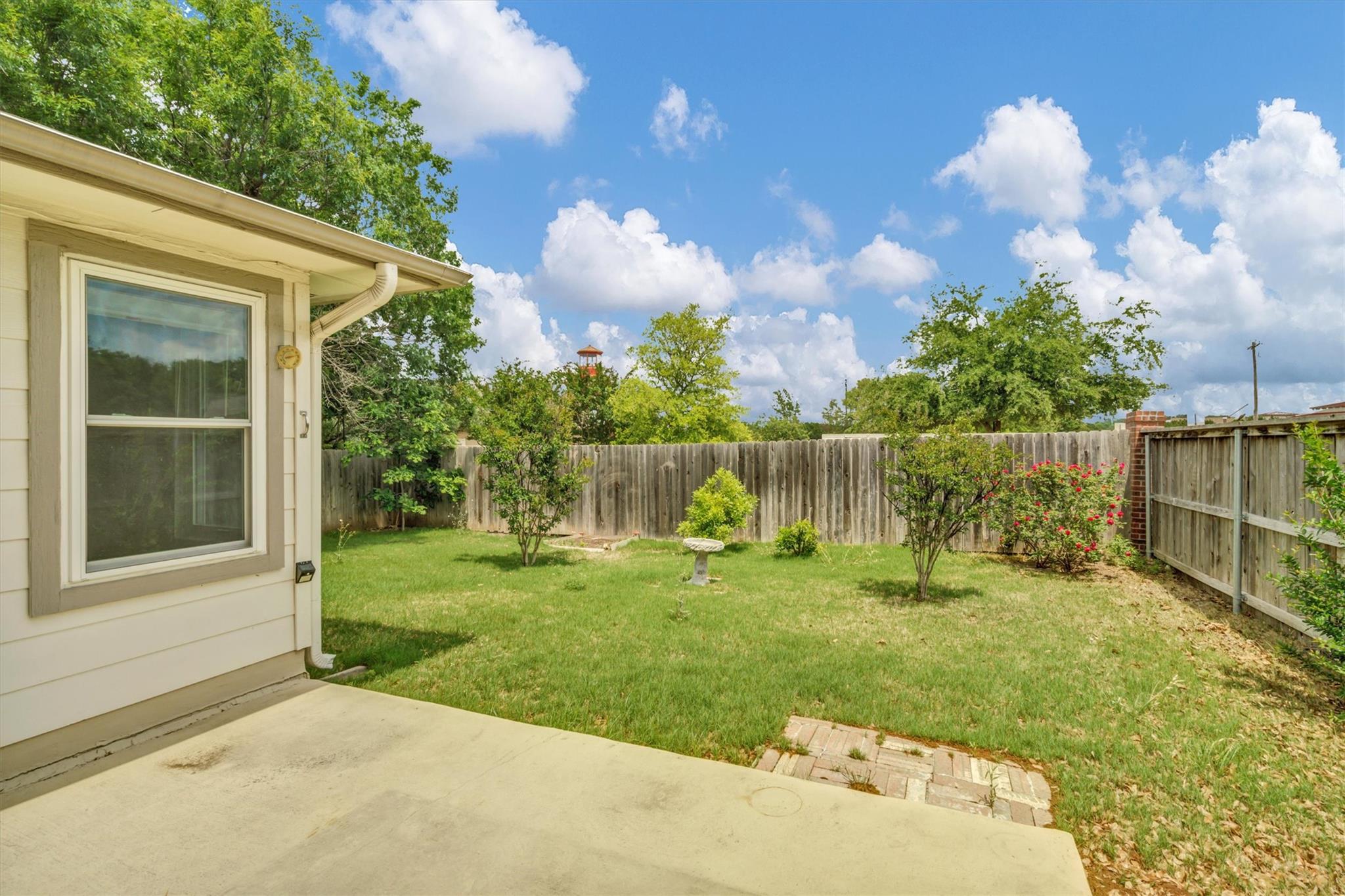 1900 Avante Dr Property Photo 17