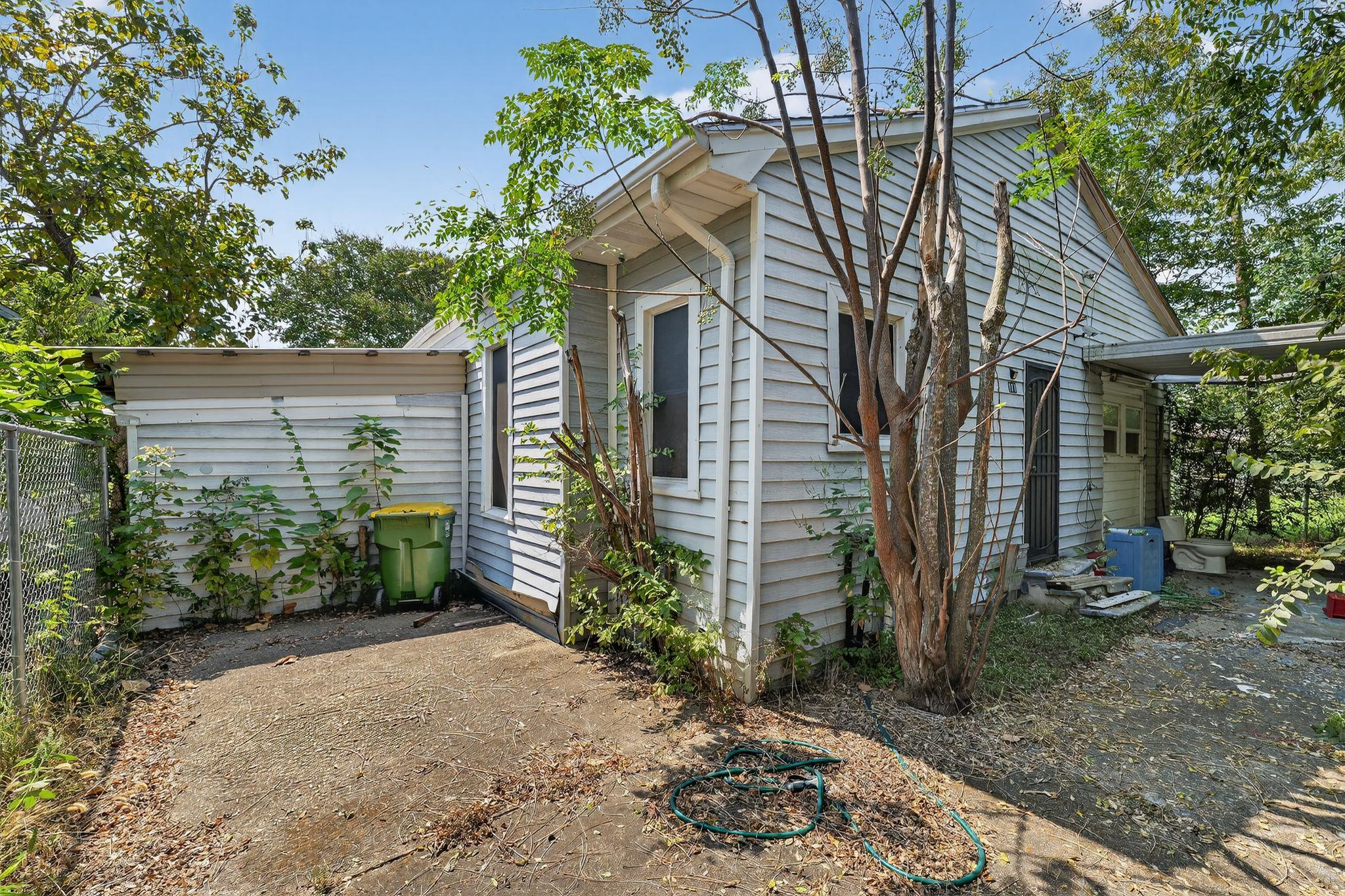 911 Chambers St Property Photo 2