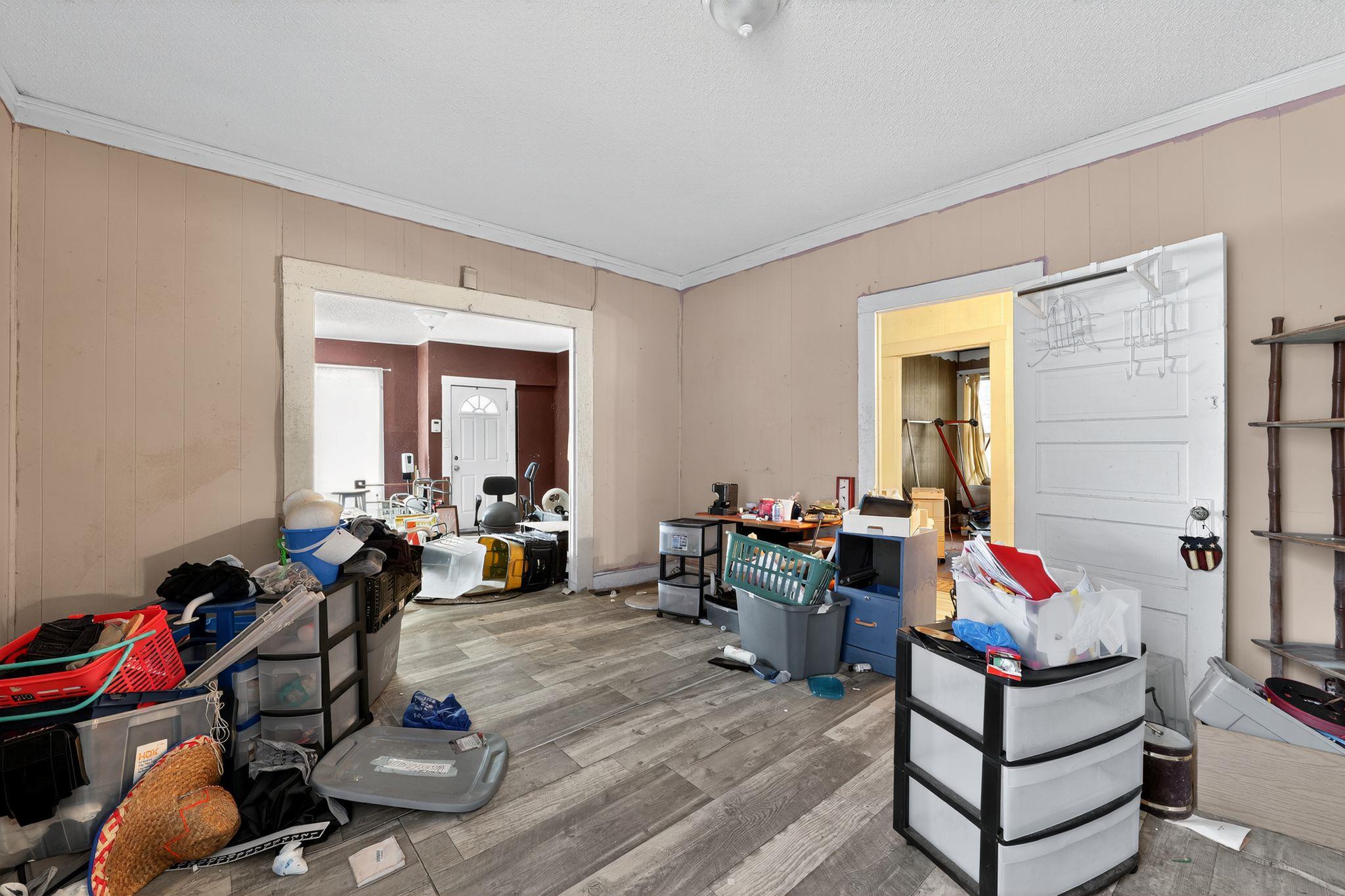 911 Chambers St Property Photo 4