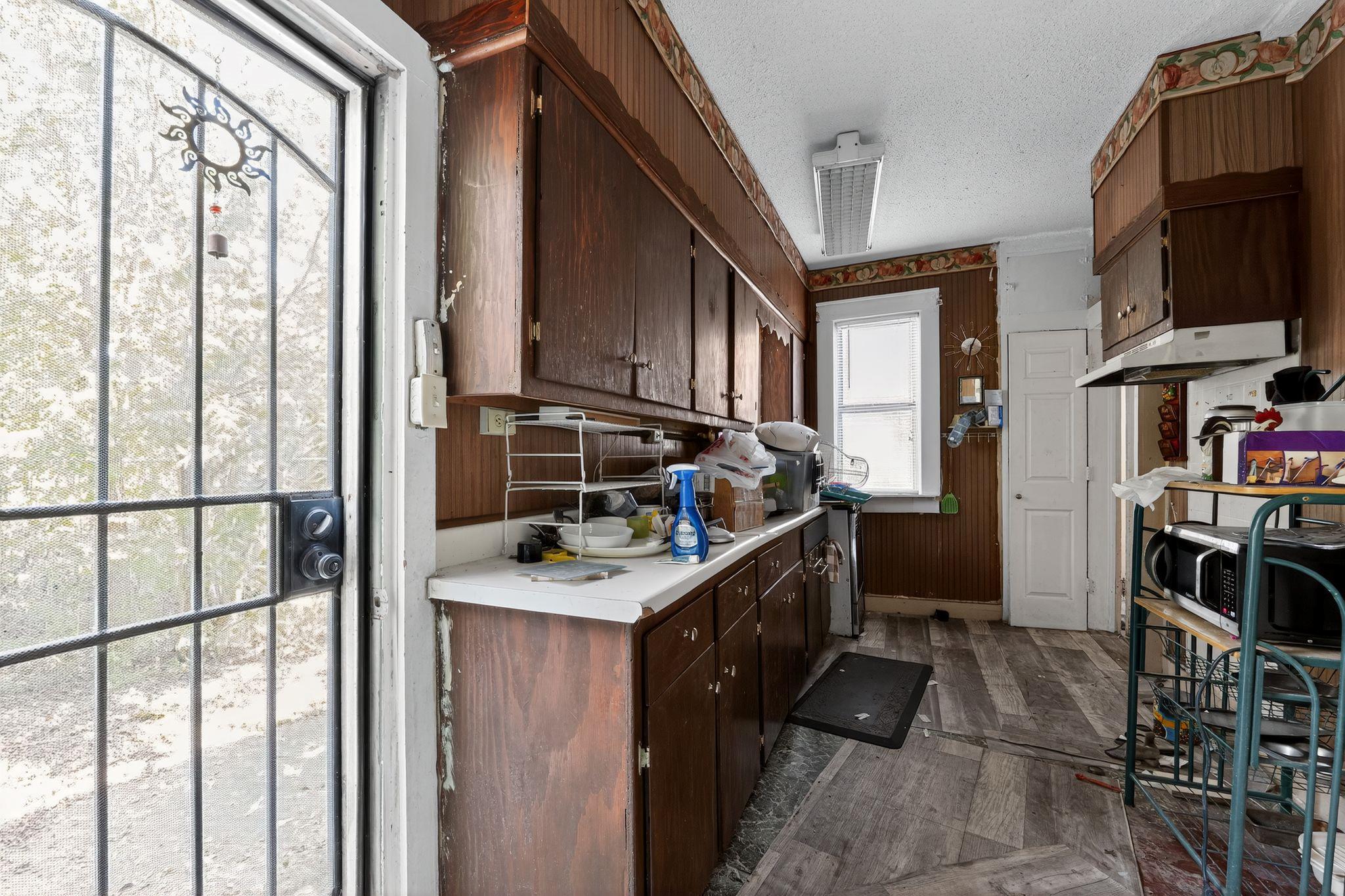 911 Chambers St Property Photo 9