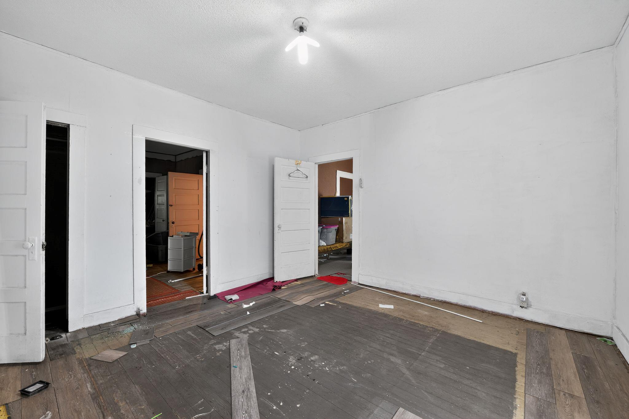 911 Chambers St Property Photo 10