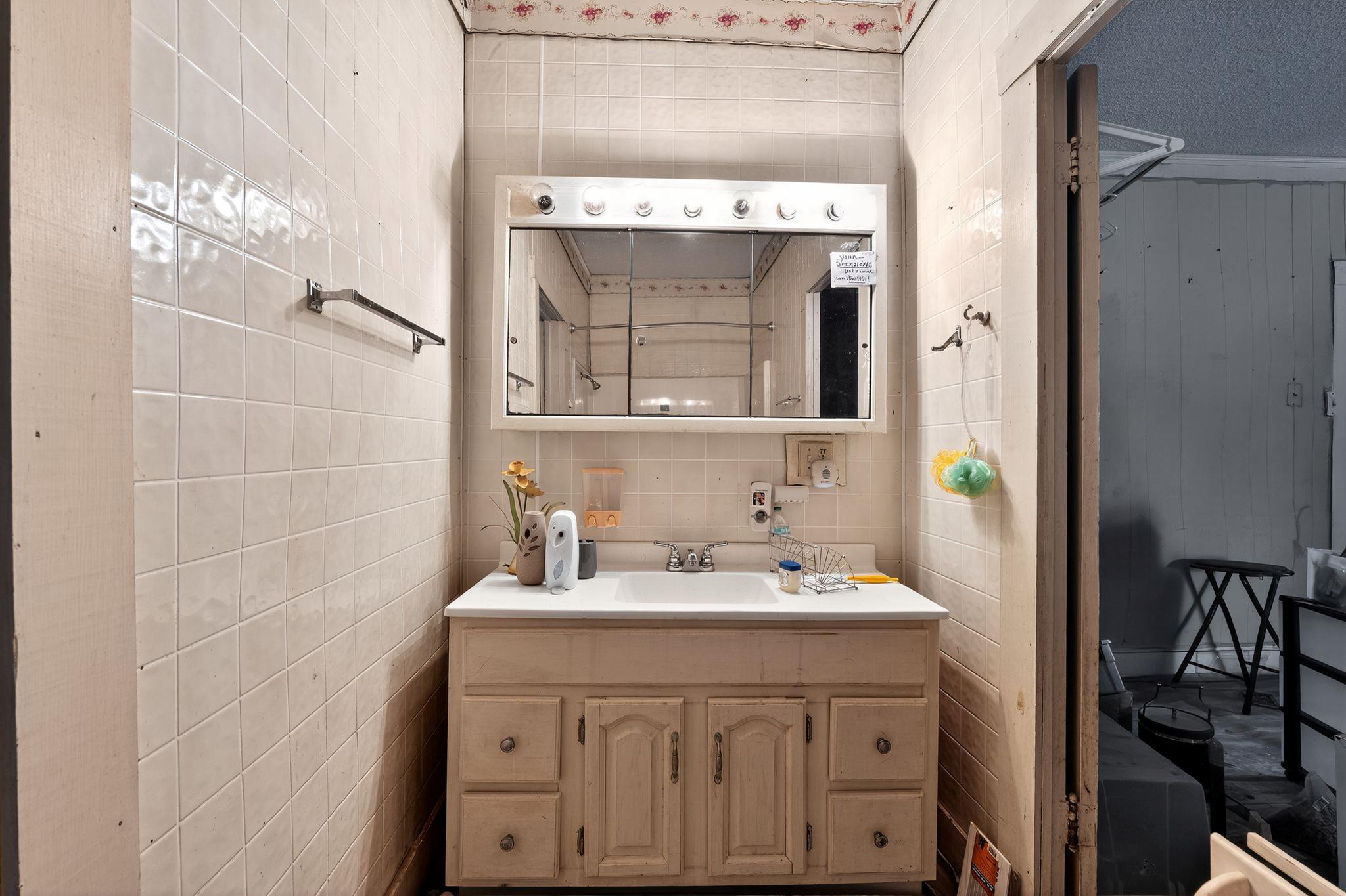 911 Chambers St Property Photo 15