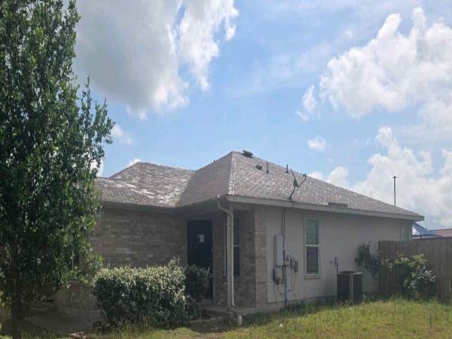 18501 Maxa Dr Property Photo 1