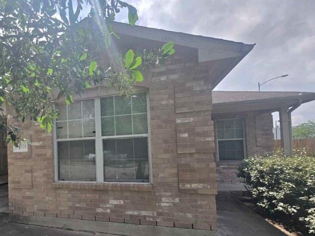 18501 Maxa Dr Property Photo 2