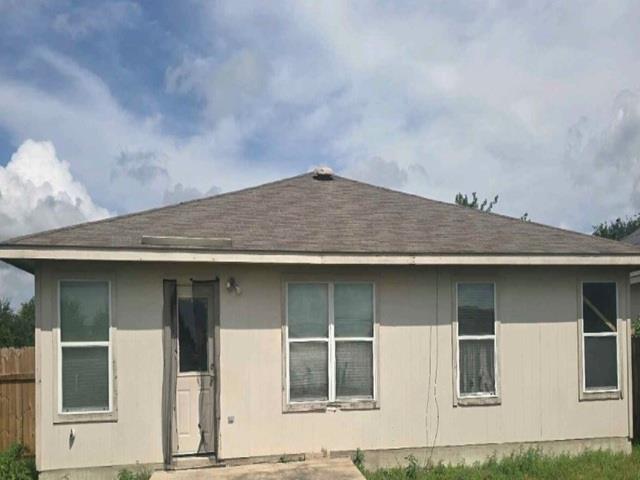 18501 Maxa Dr Property Photo 3