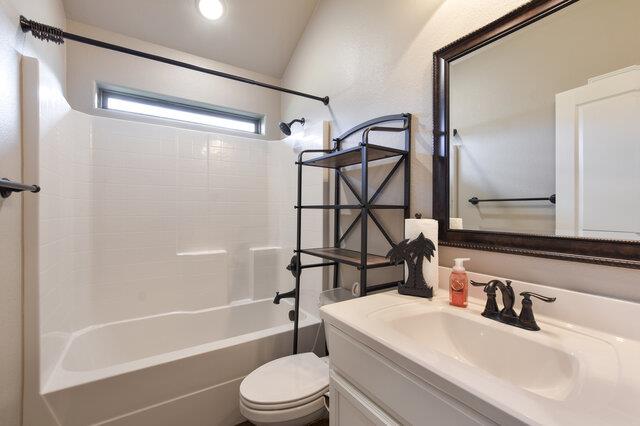 1802 Rustic Manor Dr Property Photo 23
