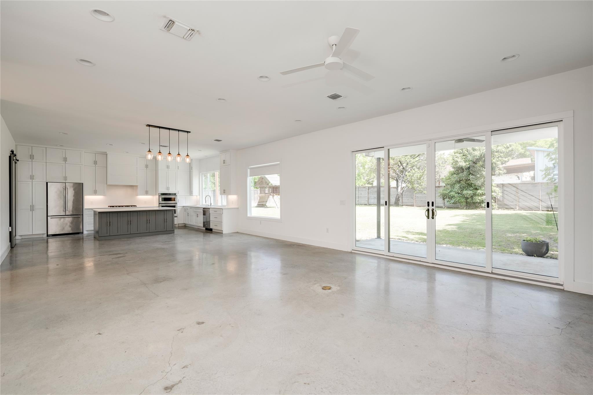 1305 Village West Dr Property Photo 6