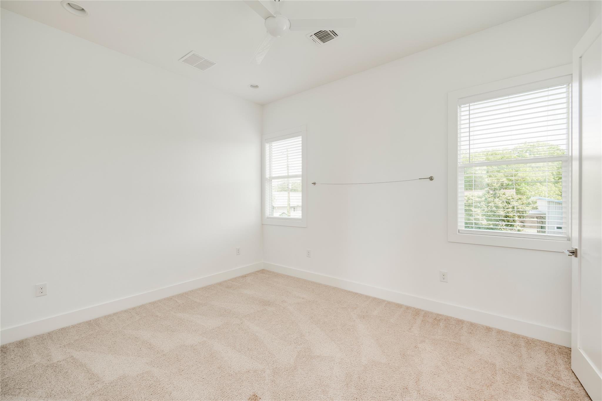 1305 Village West Dr Property Photo 24