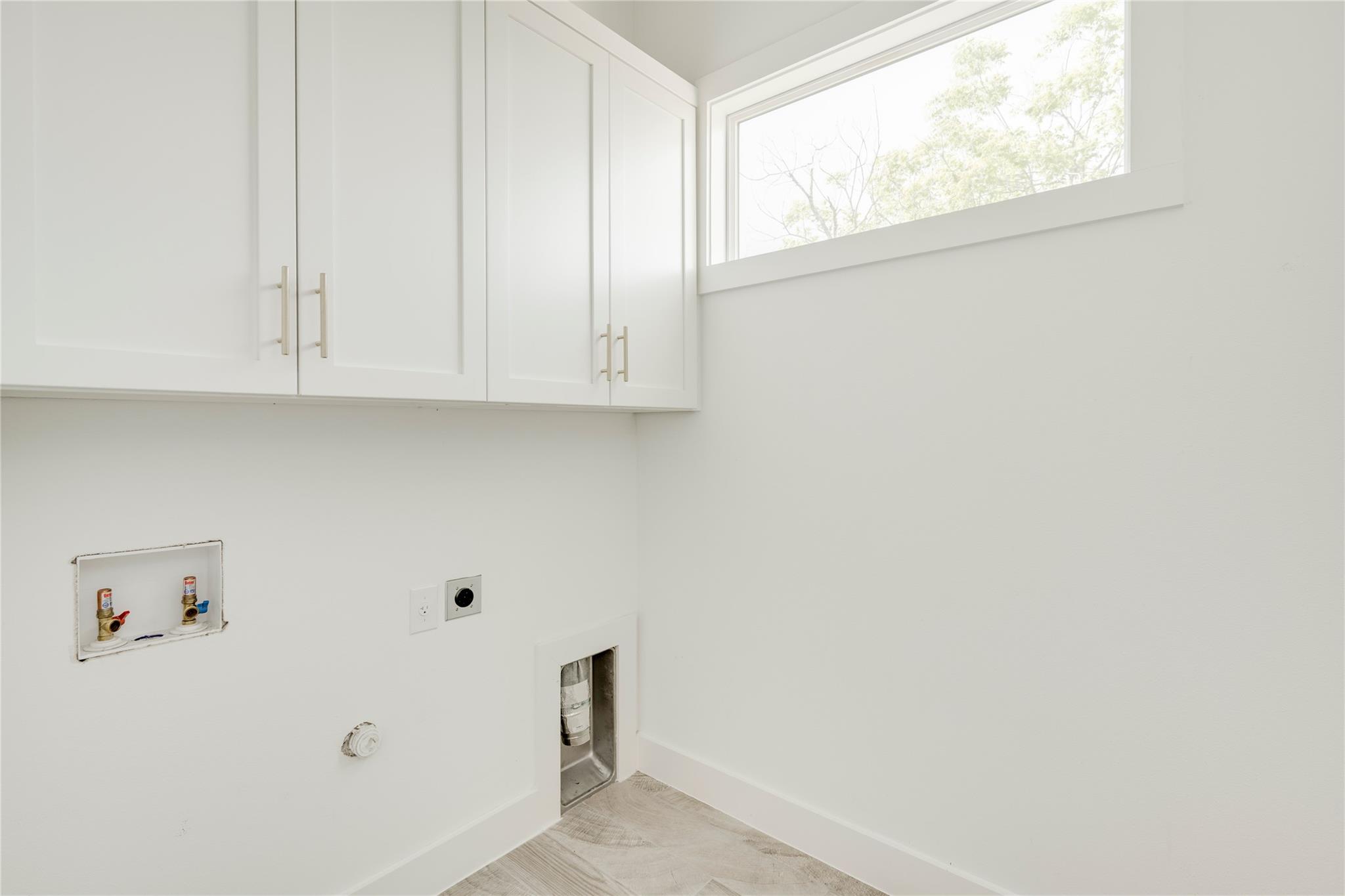 1305 Village West Dr Property Photo 31