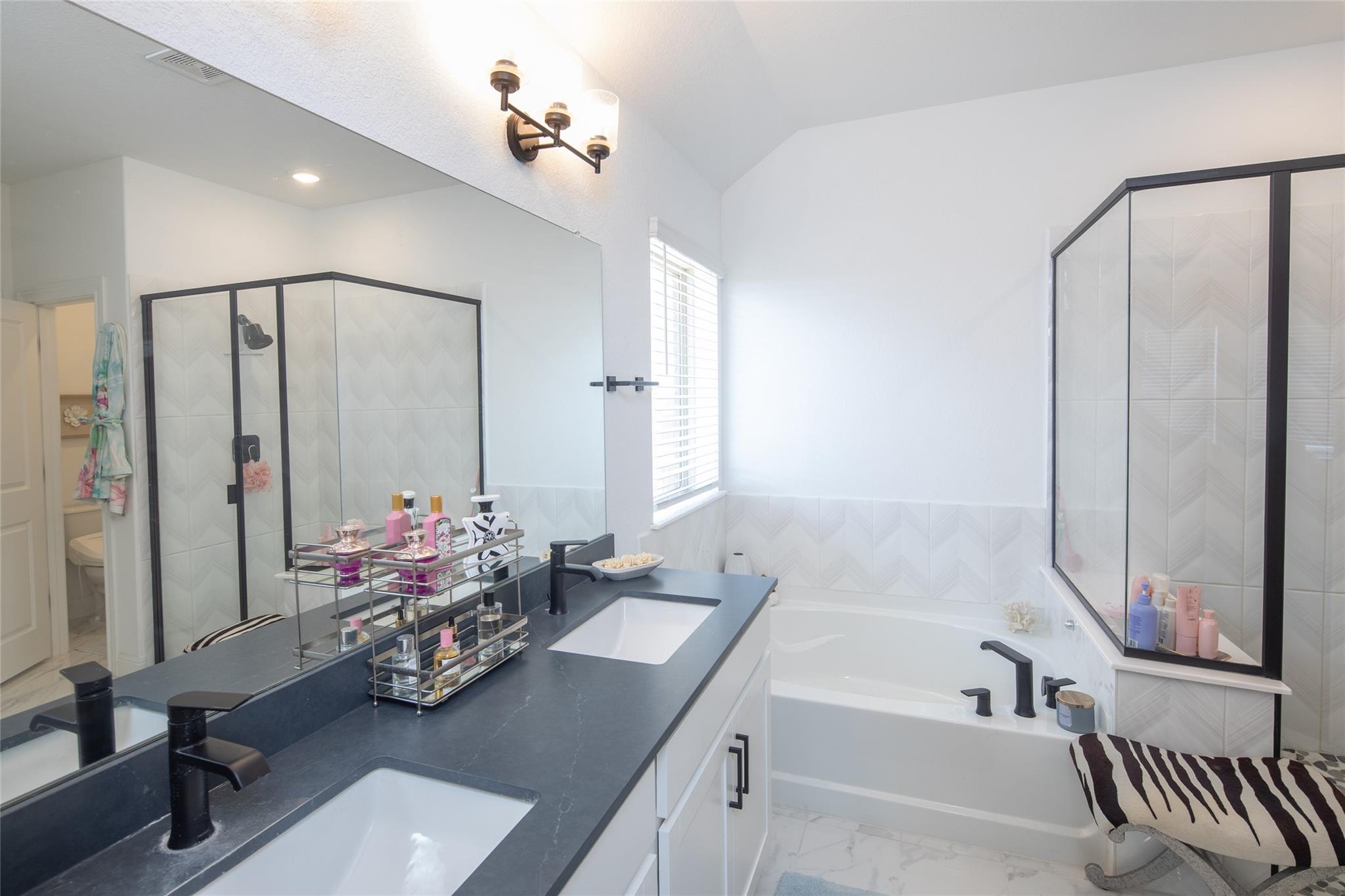 6808 Cliff Rose Dr Property Photo 8
