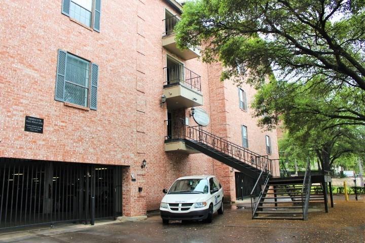 2401 Leon St #200 Property Photo 1