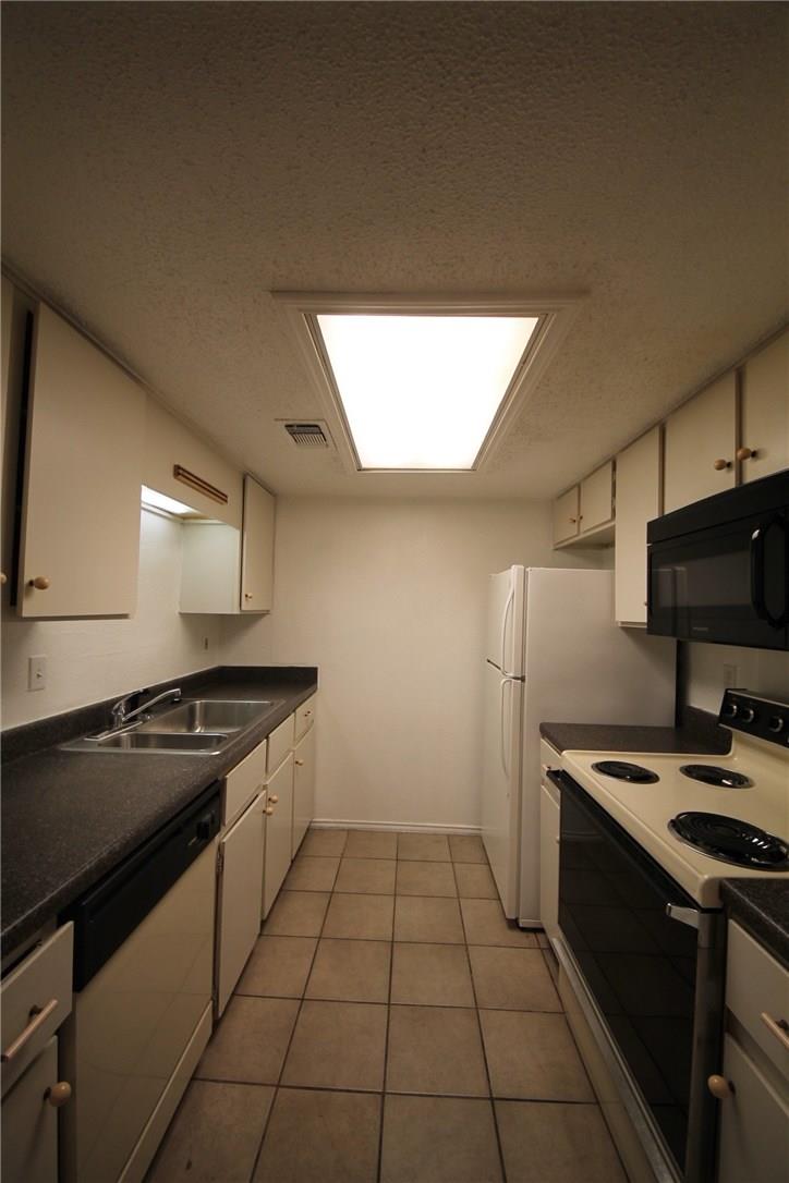 2401 Leon St #200 Property Photo 5