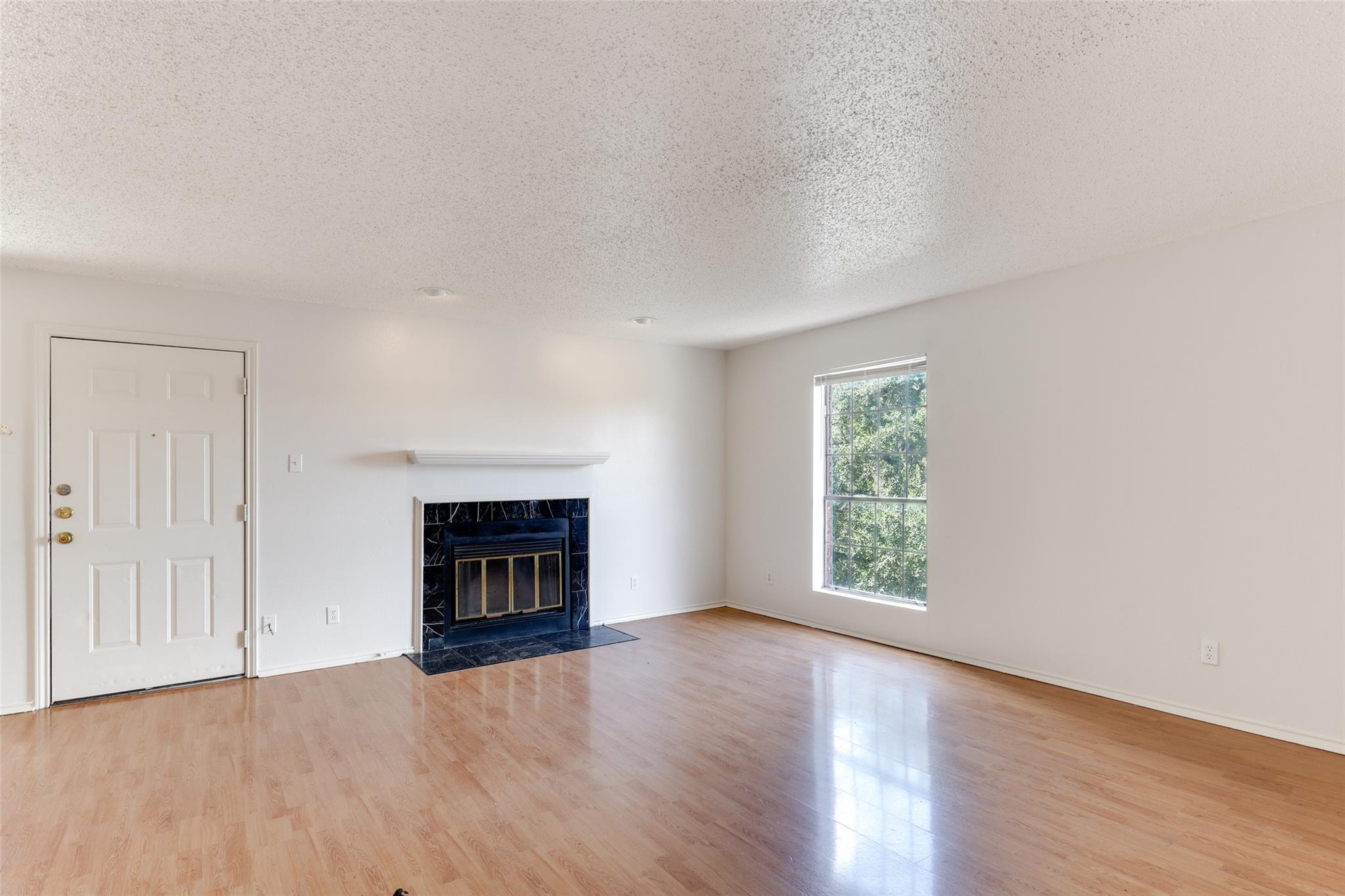 2401 Leon St #200 Property Photo 6