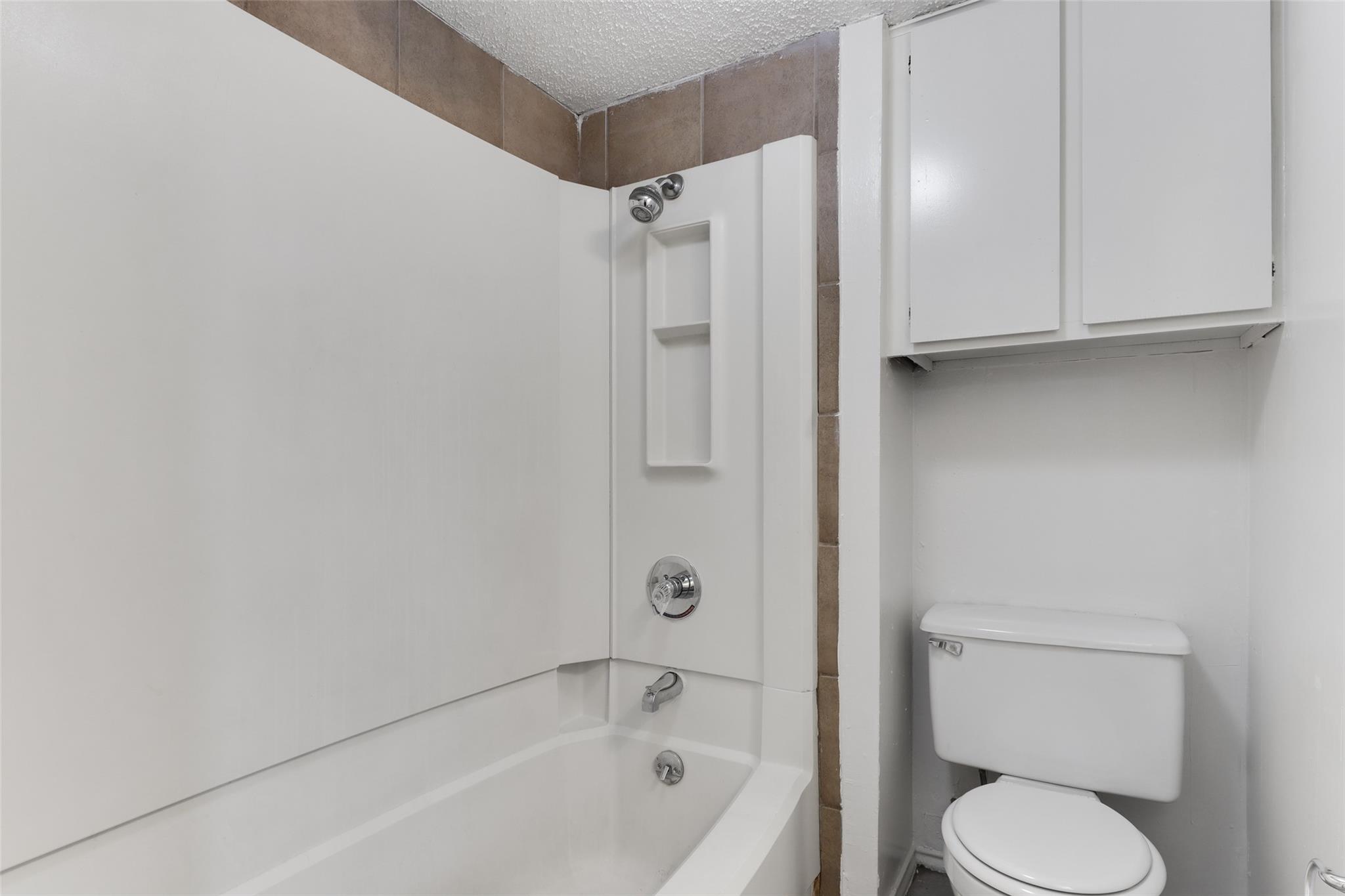 2401 Leon St #200 Property Photo 11