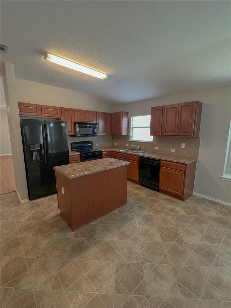 325 Altamont St Property Photo 2