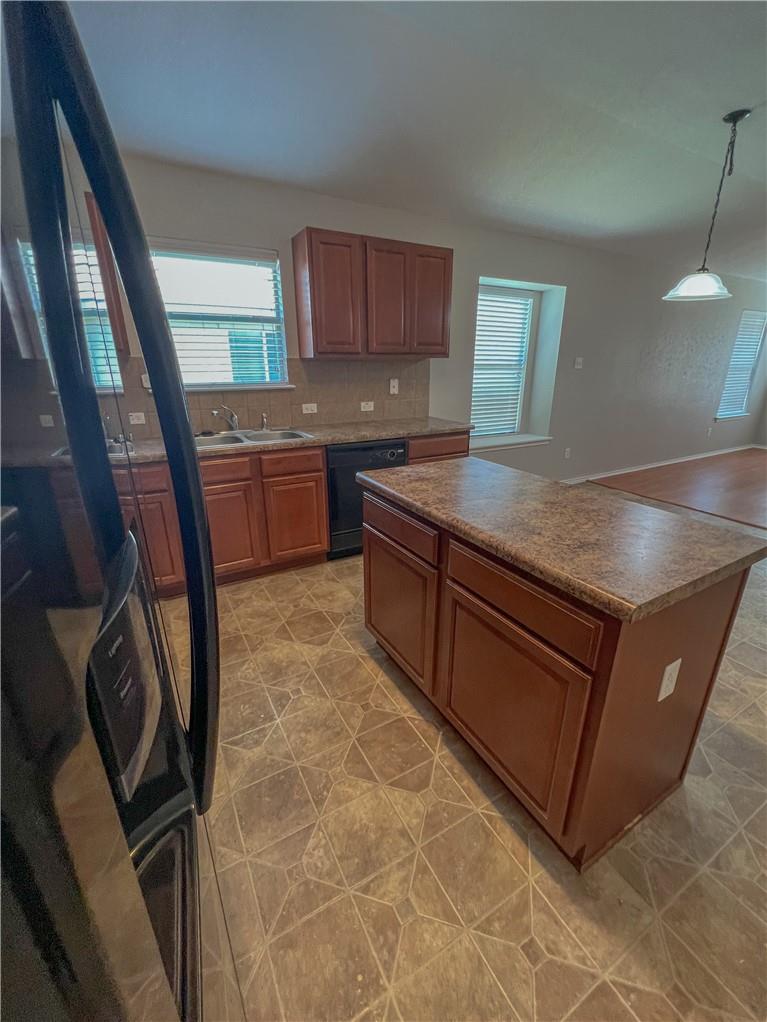 325 Altamont St Property Photo 4