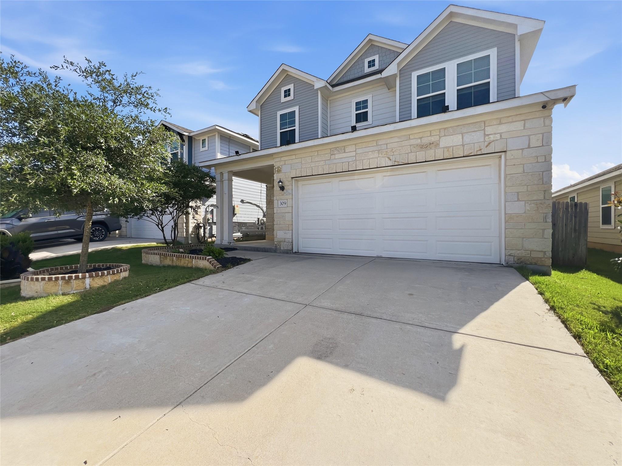 309 Gaida Loop Property Photo 2