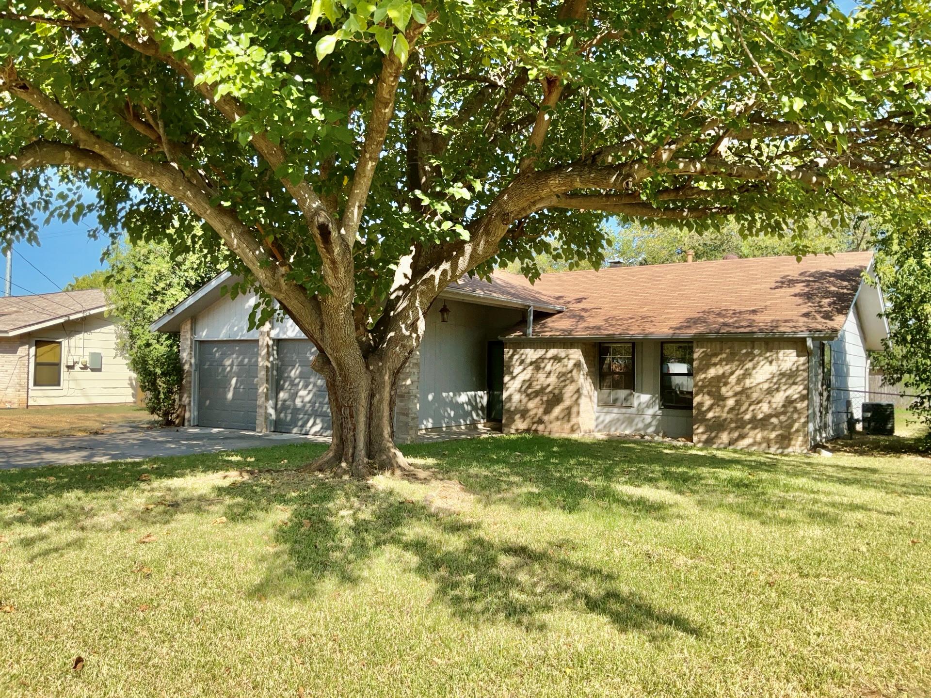 408 E Central Dr Property Photo 2